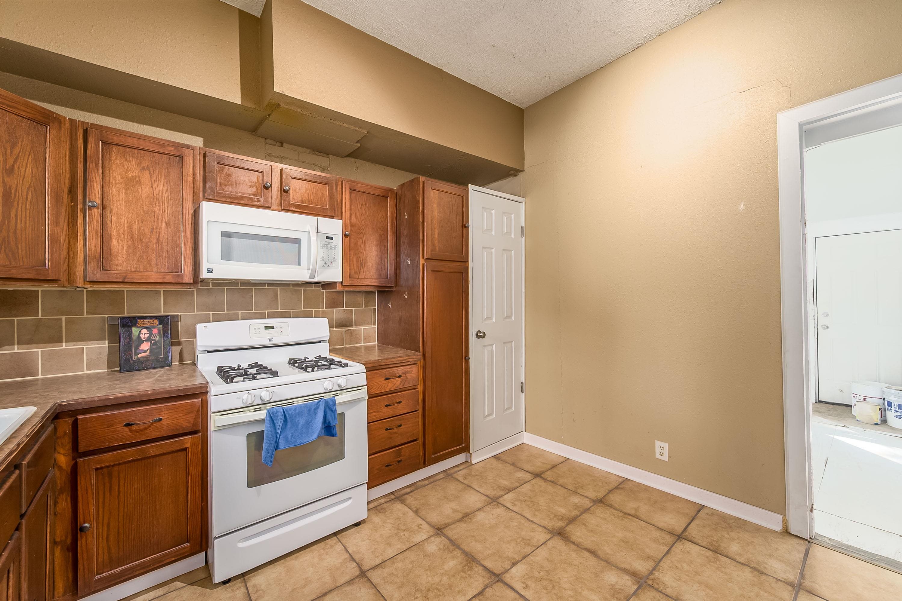 1420 S Emporia Ave Property Photo 32