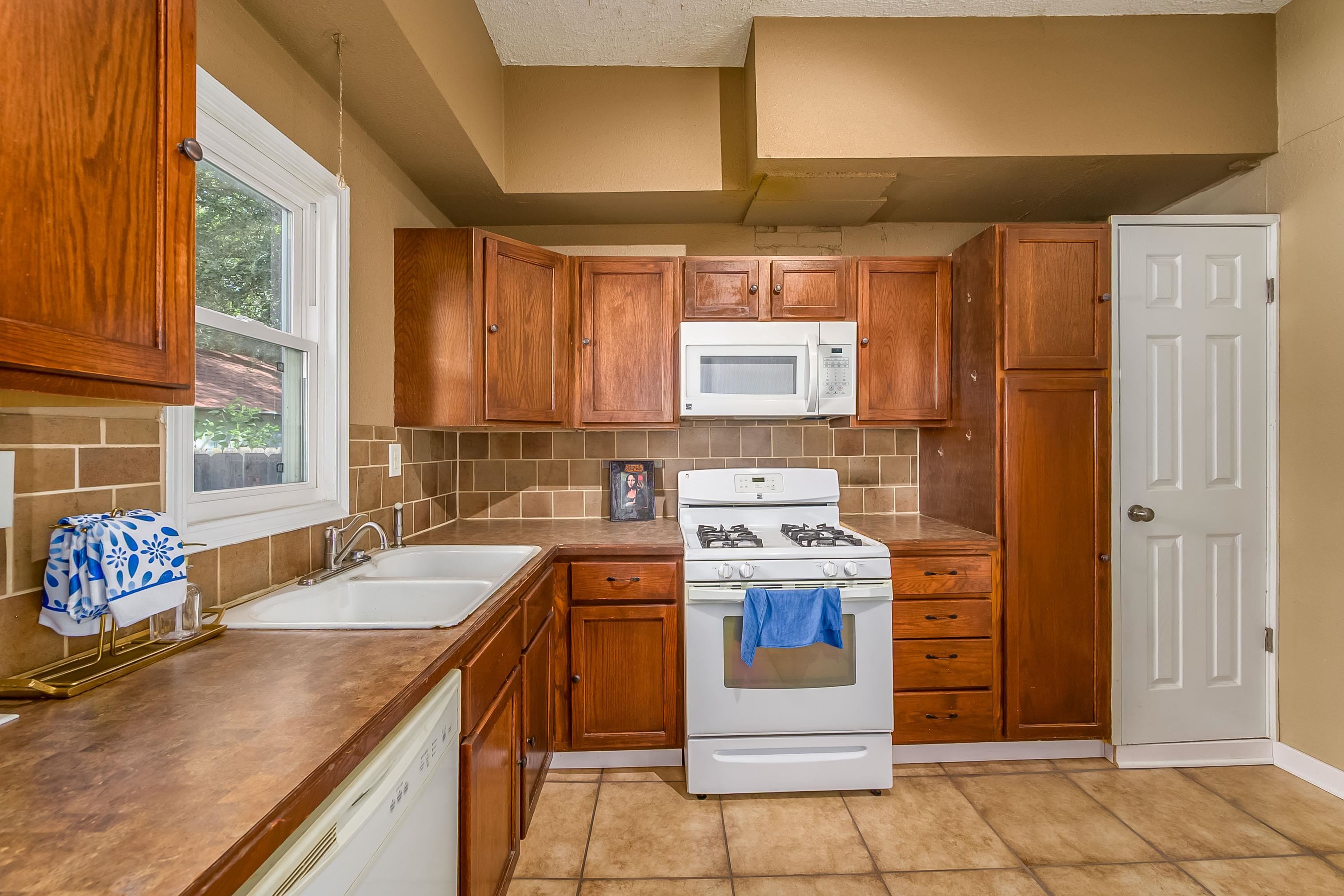 1420 S Emporia Ave Property Photo 33