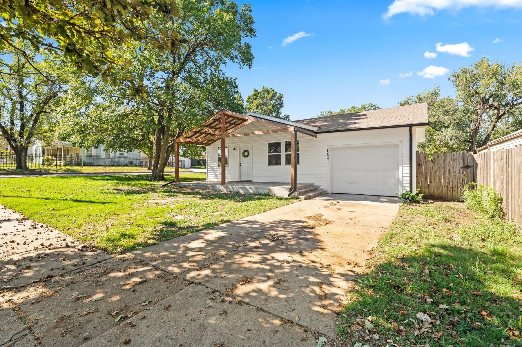 1501 N Erie Property Photo 2