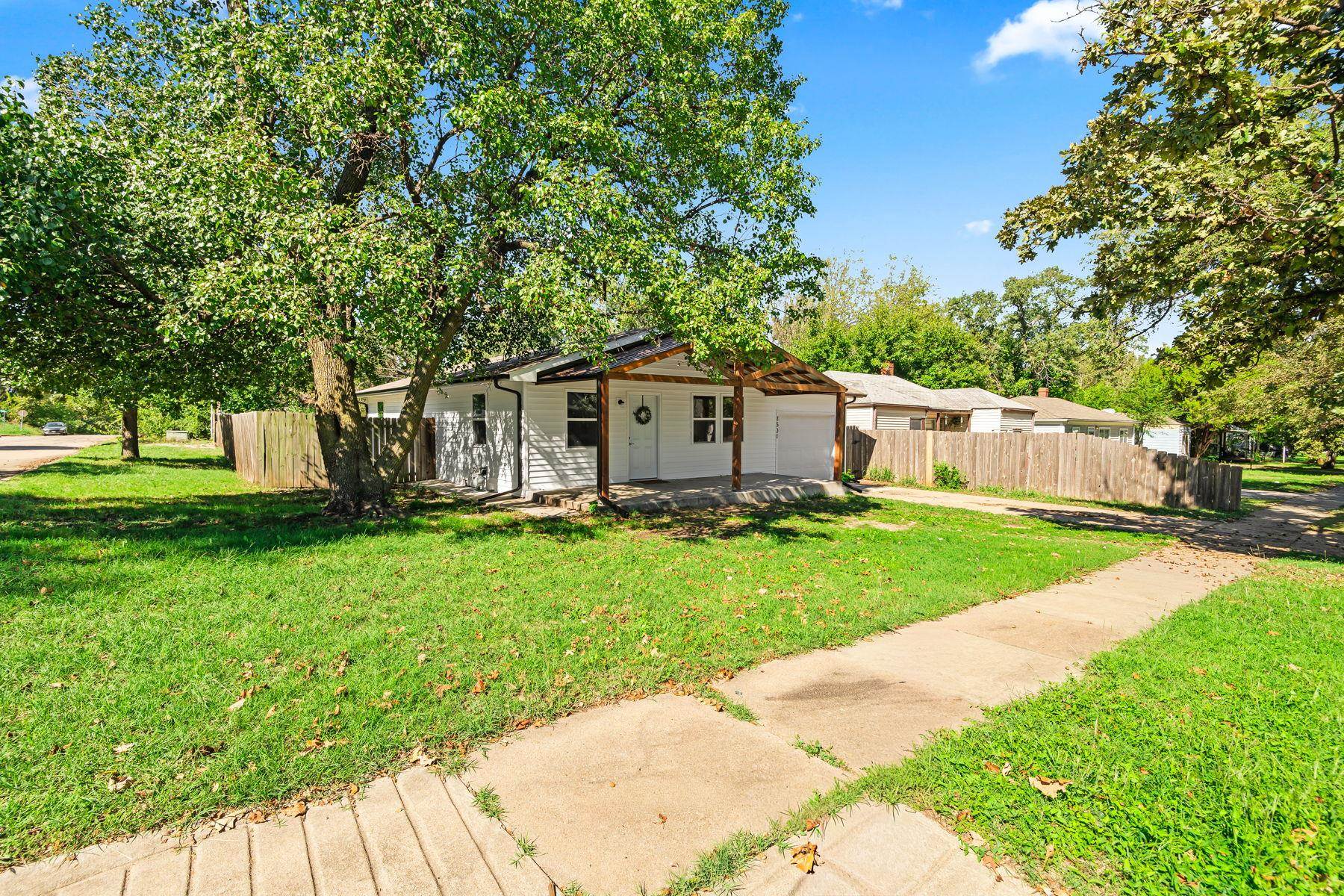 1501 N Erie Property Photo 5