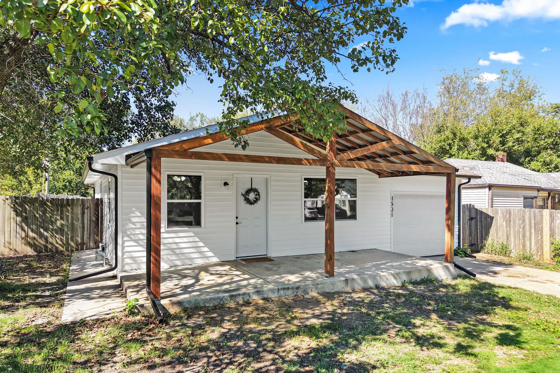 1501 N Erie Property Photo 6