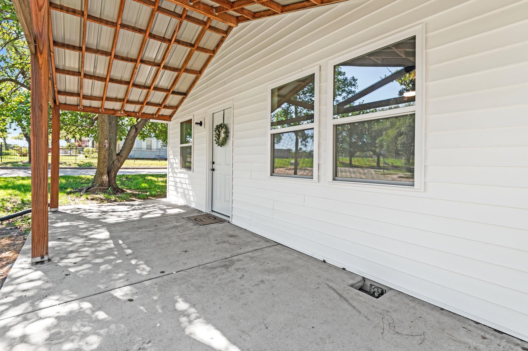 1501 N Erie Property Photo 8