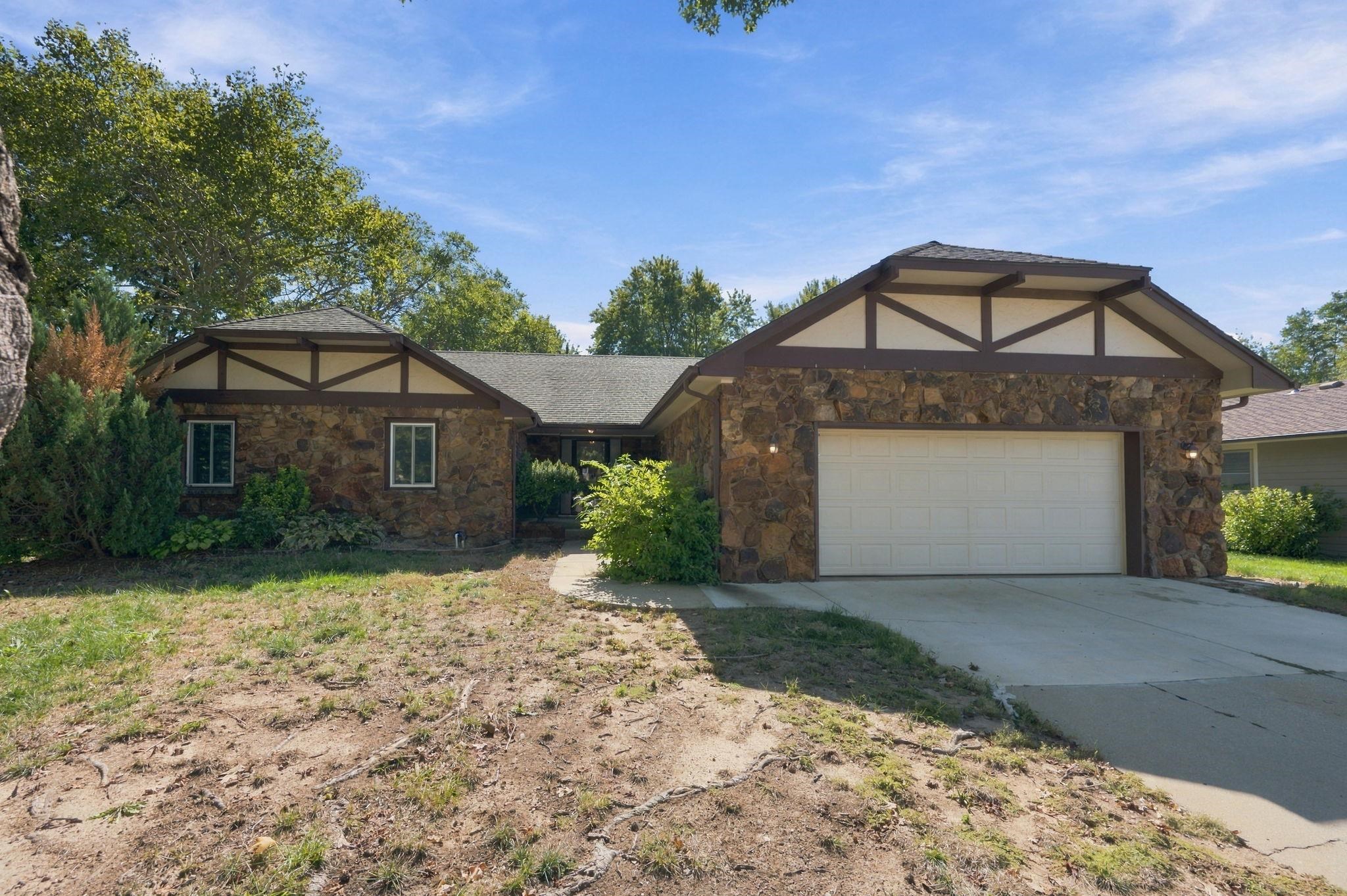 1204 N Armstrong Ct Property Photo 1