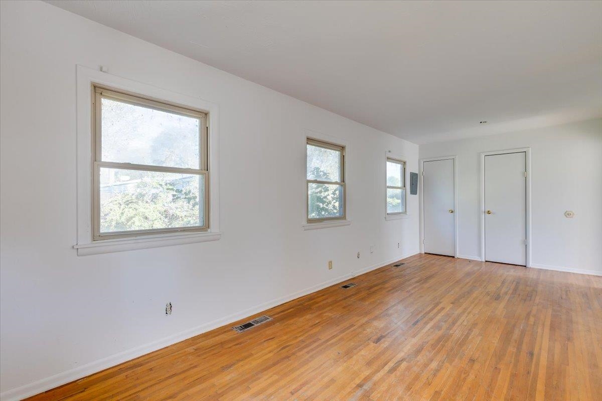 2236 E 53rd St. Property Photo 2