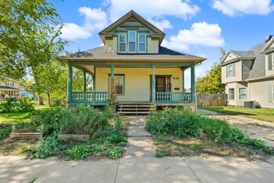 1116 Highland Ave Property Photo 1