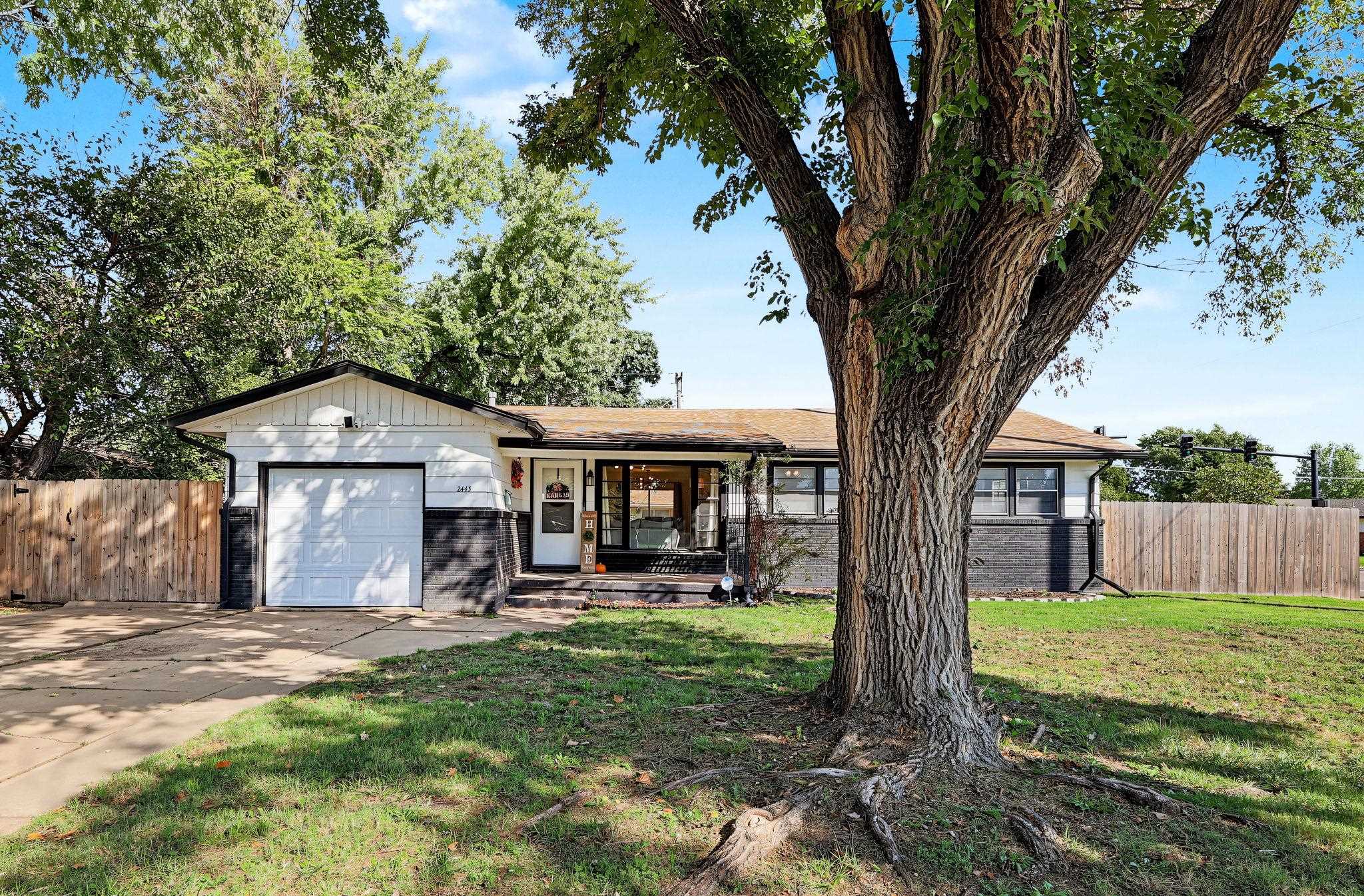2443 N Marigold Property Photo 2