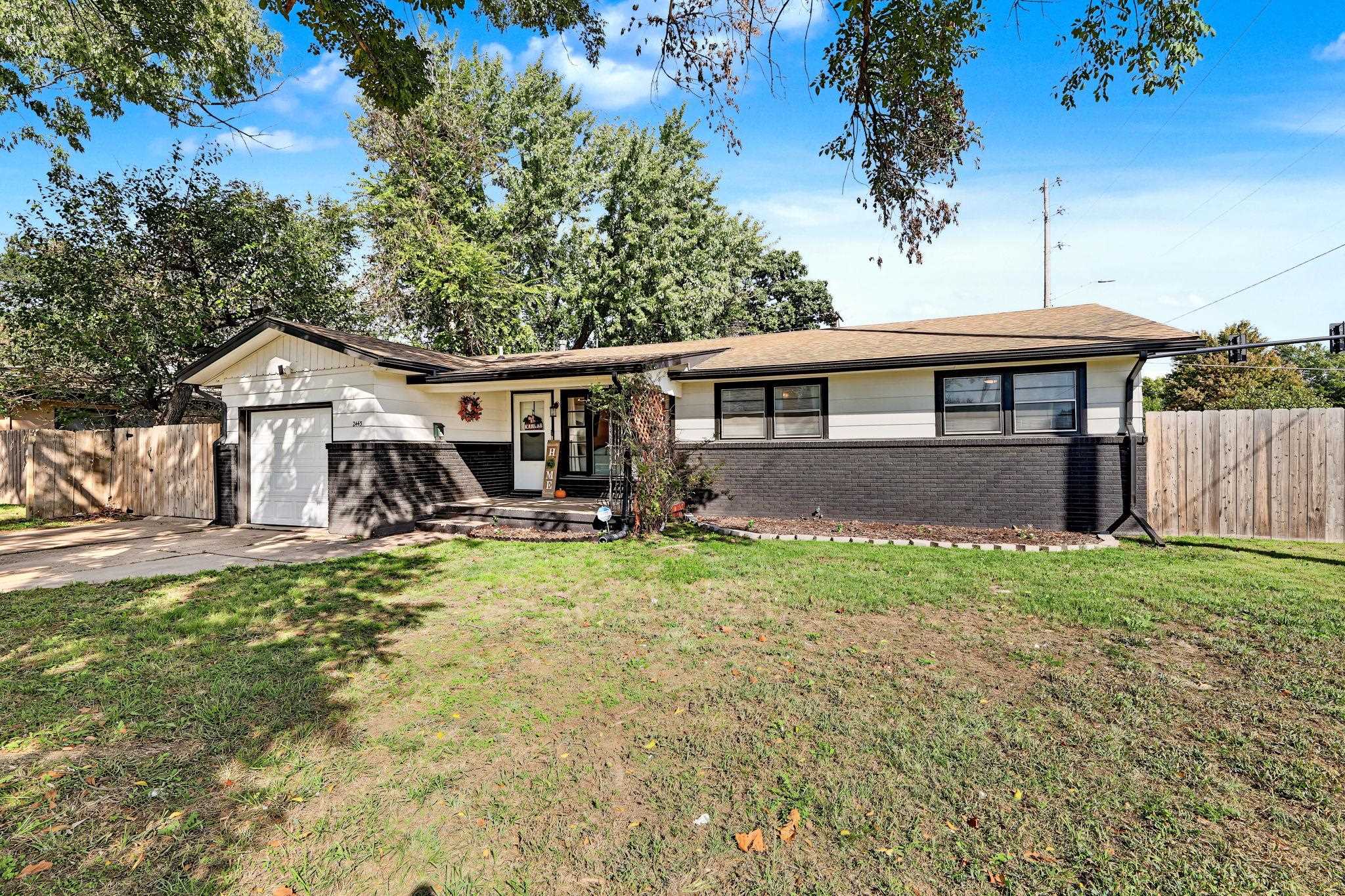 2443 N Marigold Property Photo 3