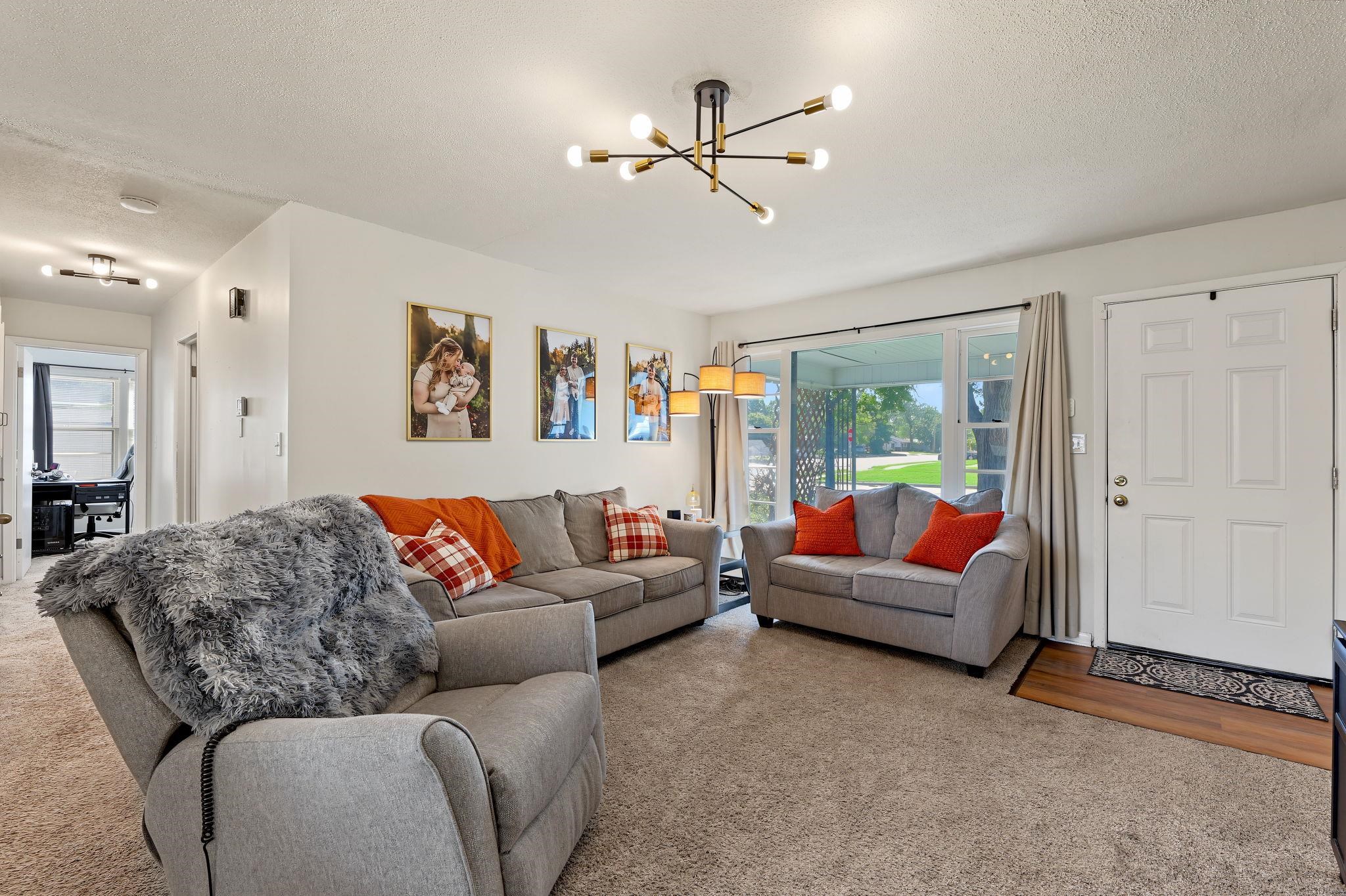 2443 N Marigold Property Photo 5