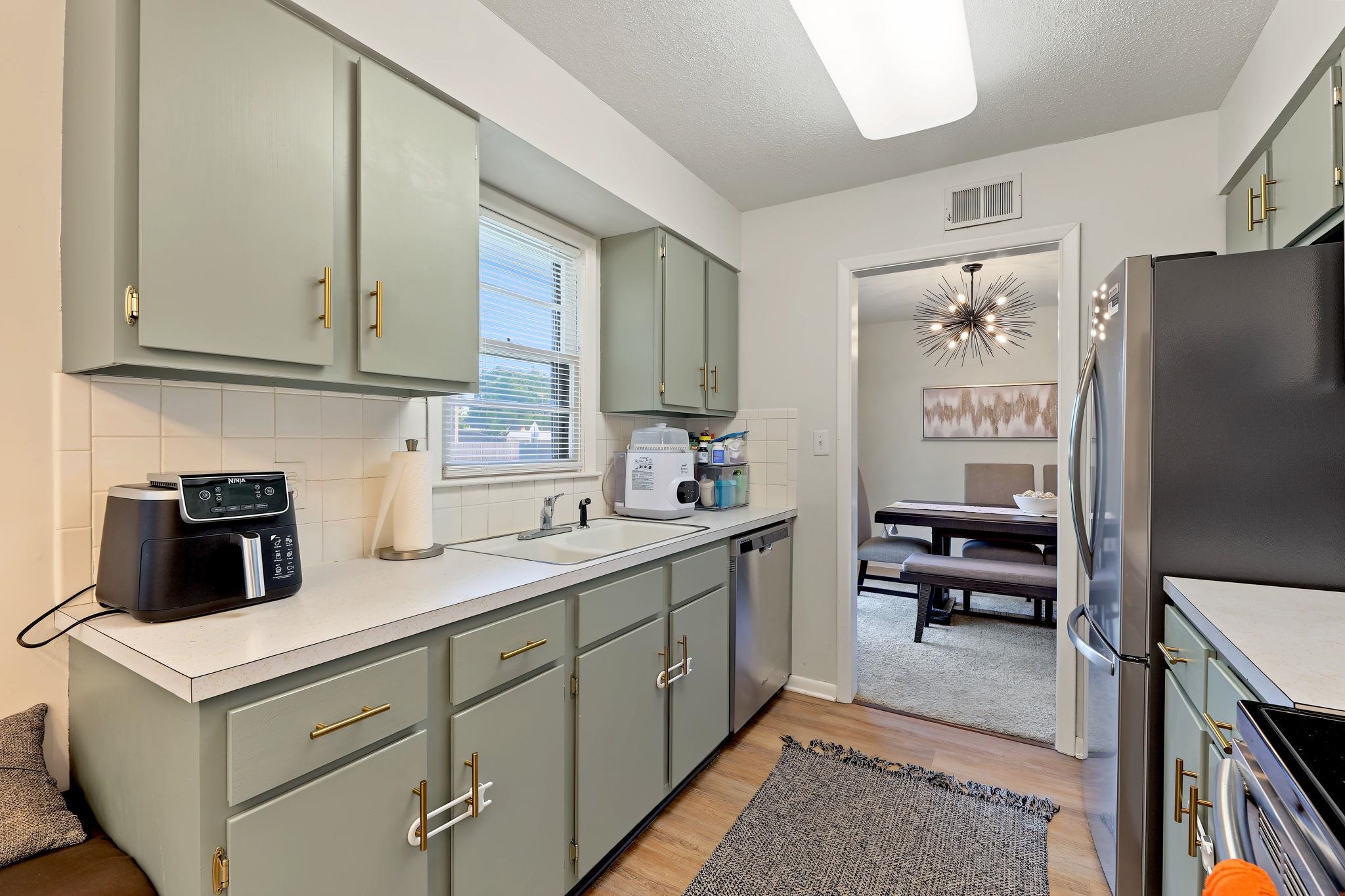 2443 N Marigold Property Photo 11