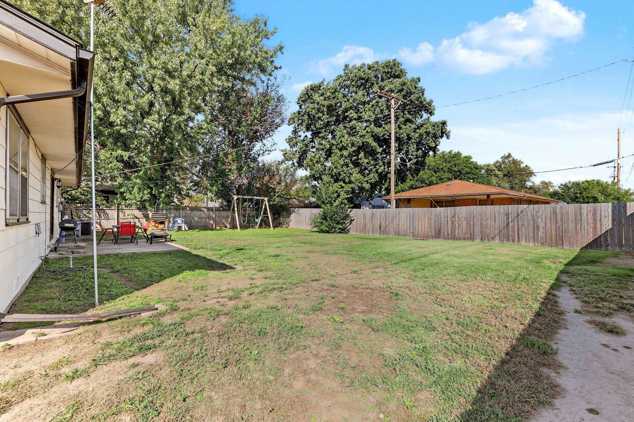 2443 N Marigold Property Photo 32