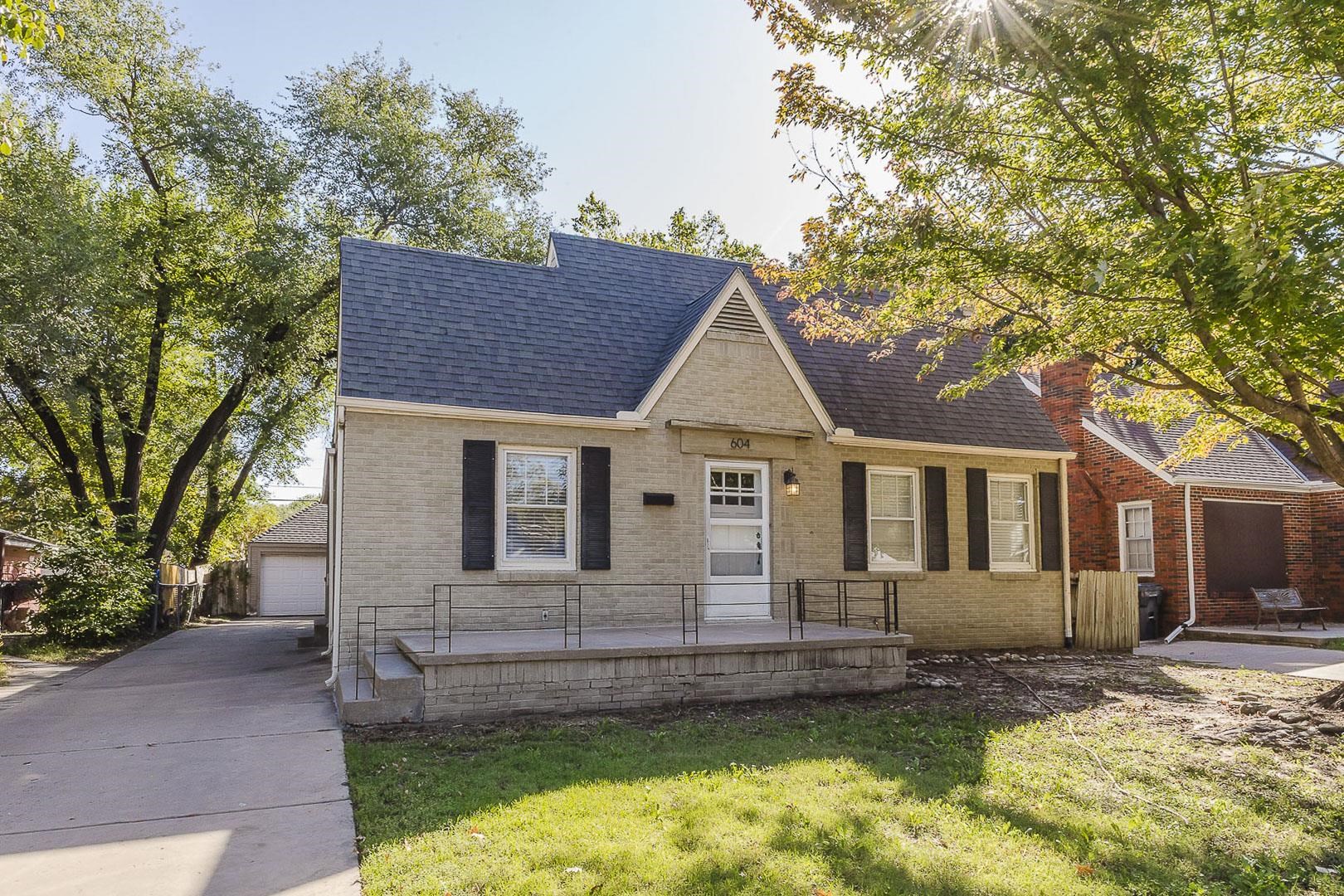 604 S Marcilene Property Photo 1
