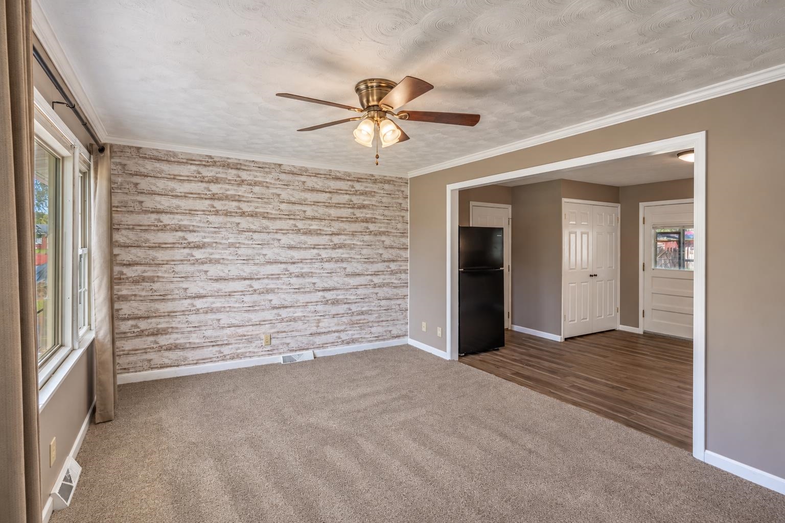 1501 Beach St Property Photo 3