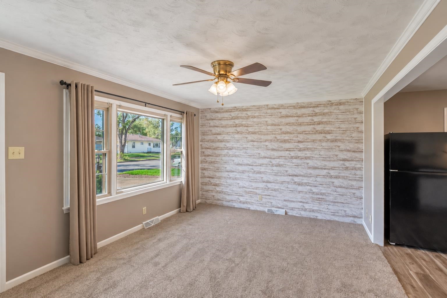 1501 Beach St Property Photo 4