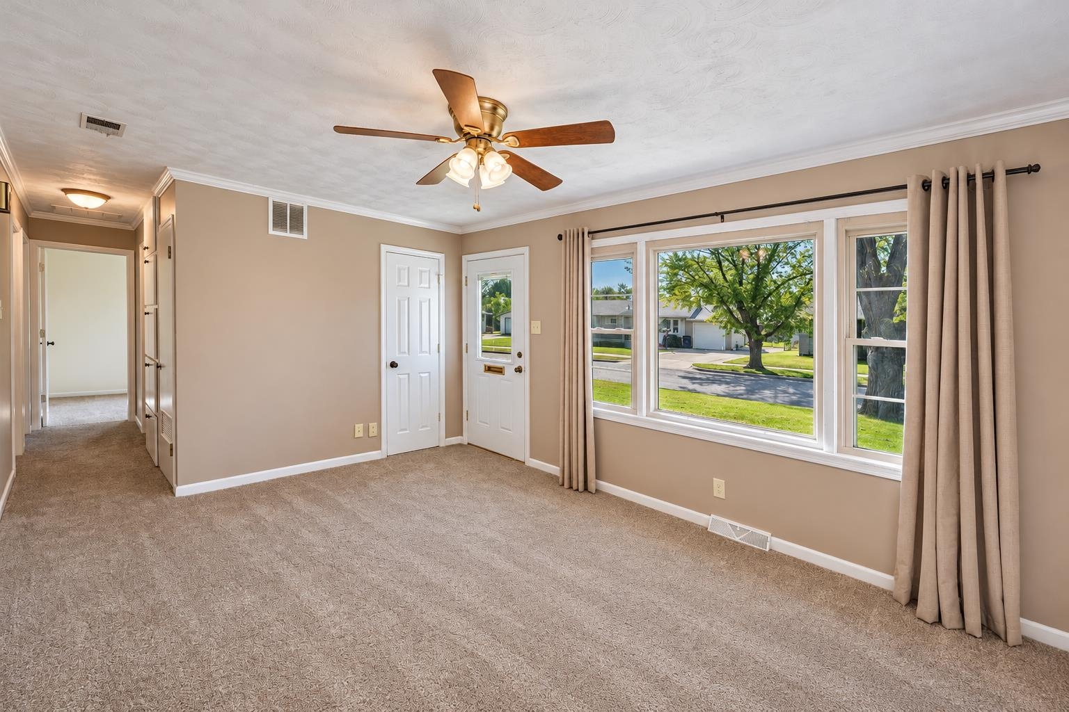 1501 Beach St Property Photo 5