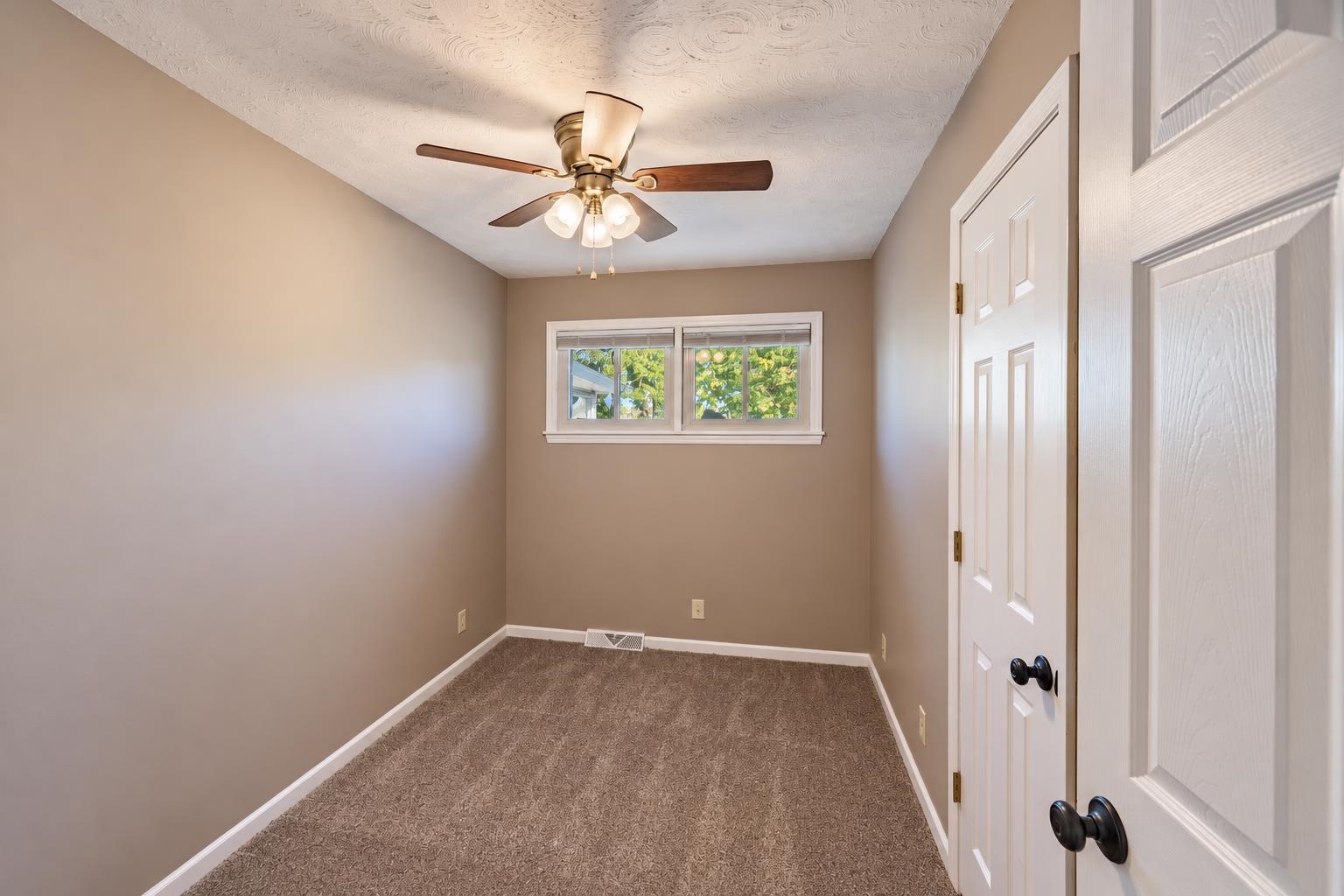 1501 Beach St Property Photo 11