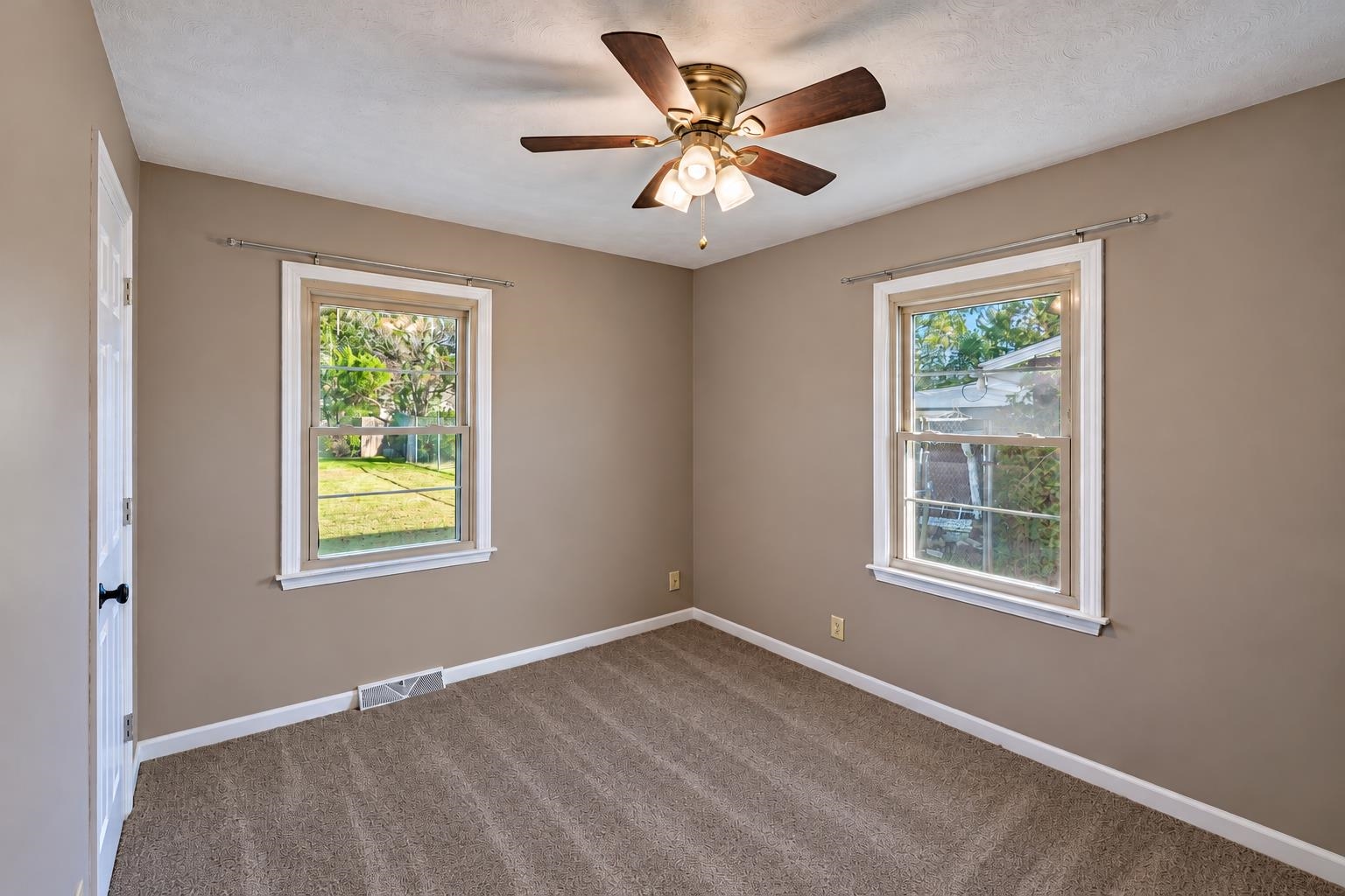 1501 Beach St Property Photo 12
