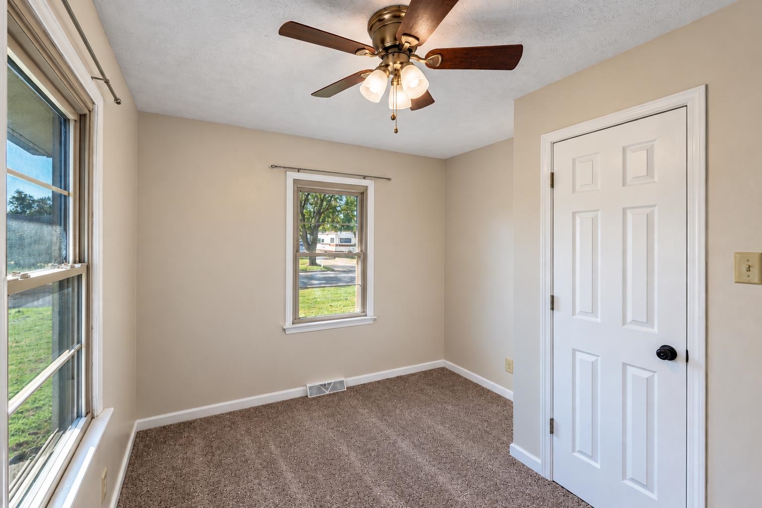 1501 Beach St Property Photo 13