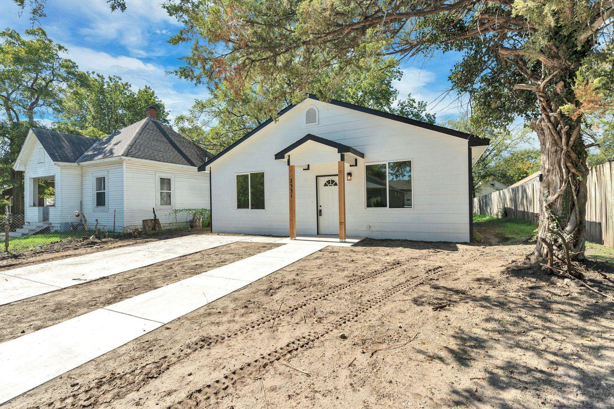 2331 N Jackson Property Photo 3