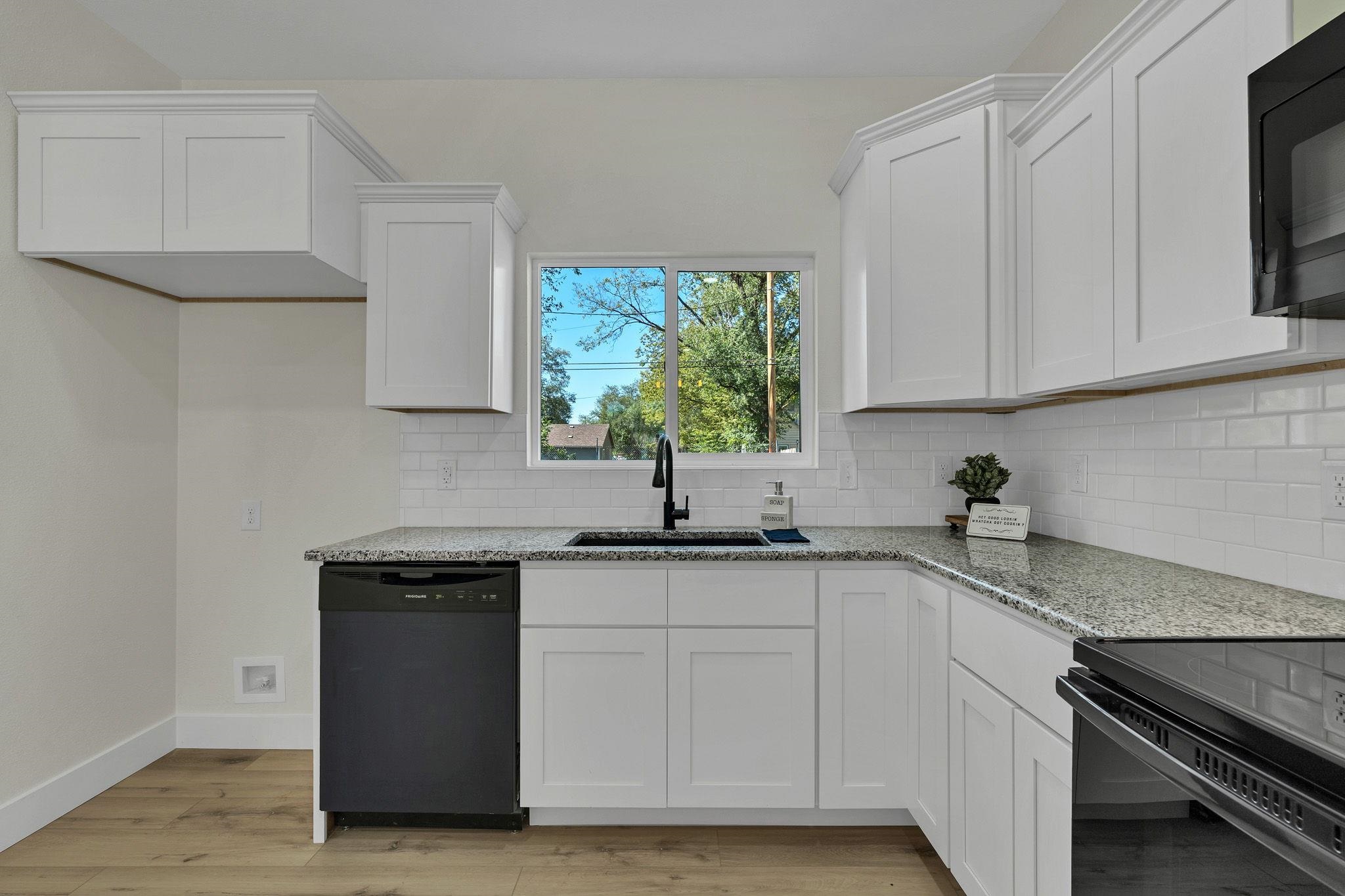2331 N Jackson Property Photo 10