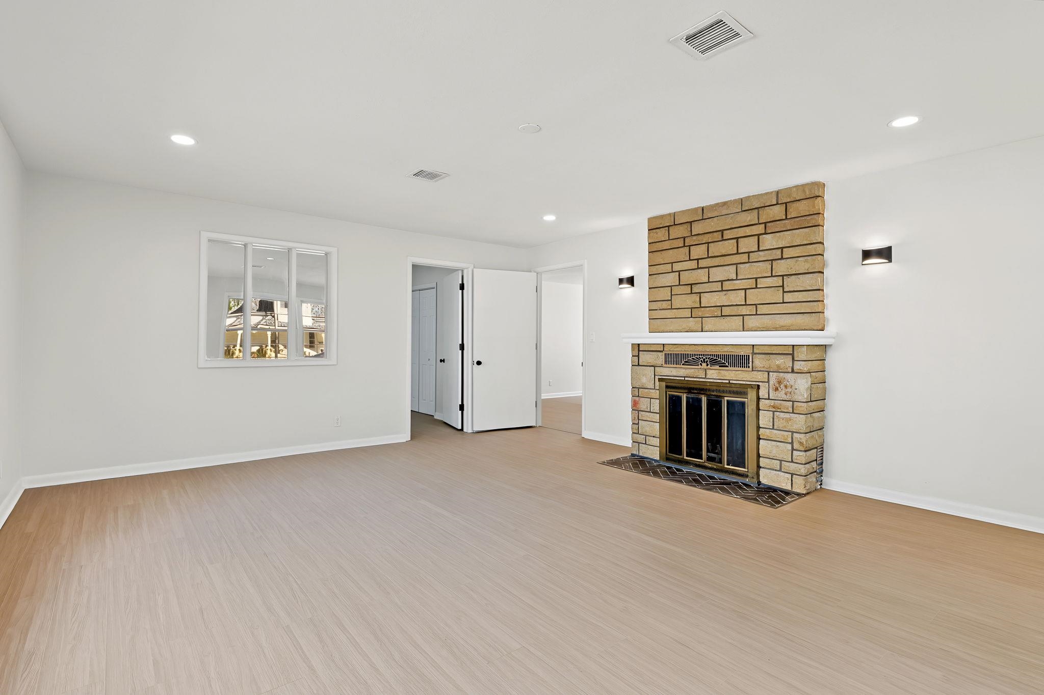 226 S Fern Property Photo 4