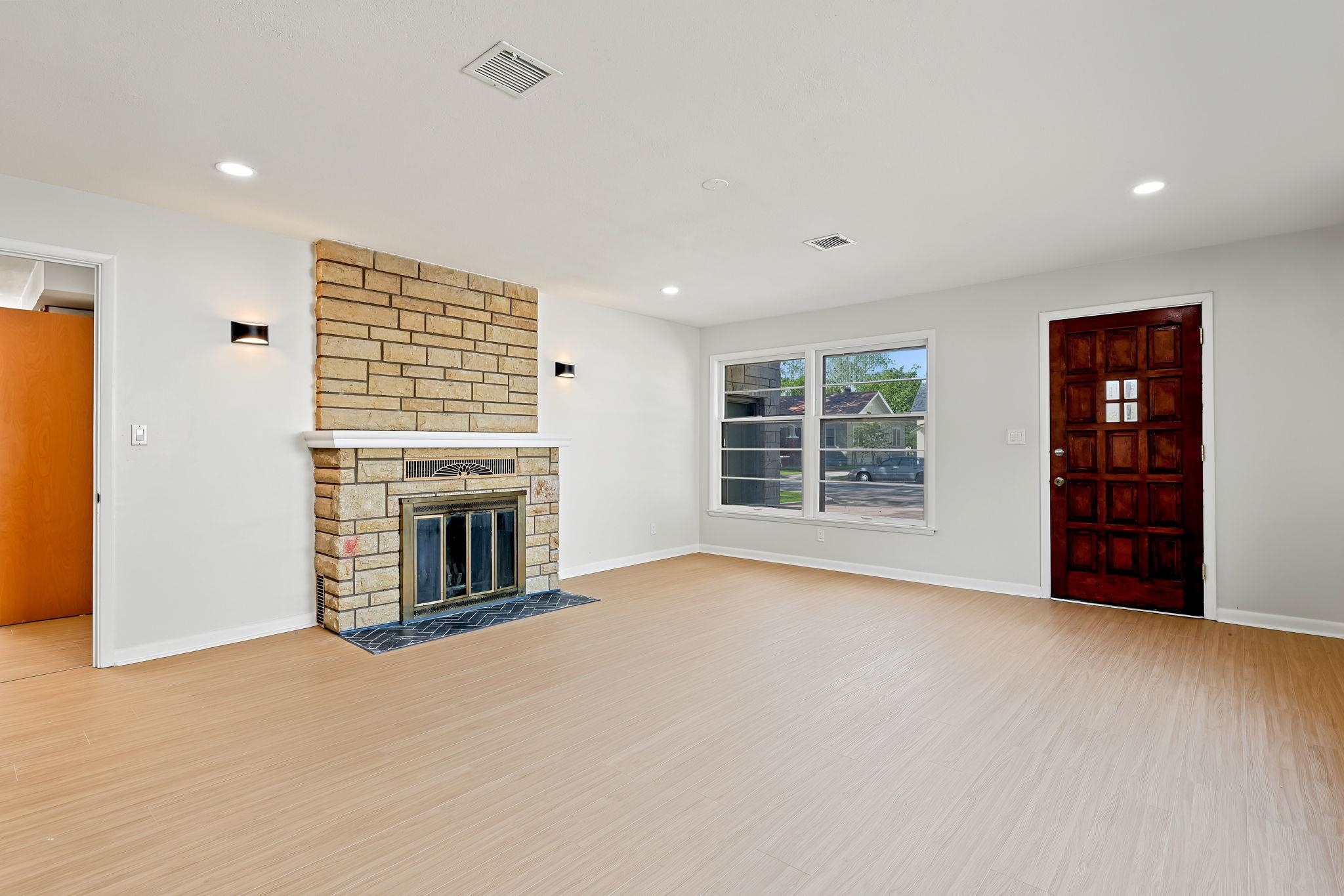 226 S Fern Property Photo 6