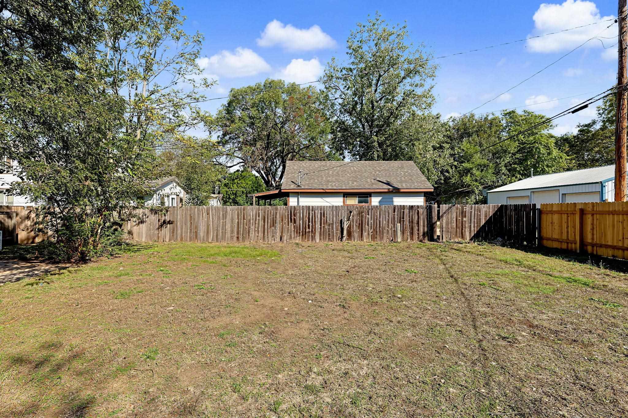 226 S Fern Property Photo 26