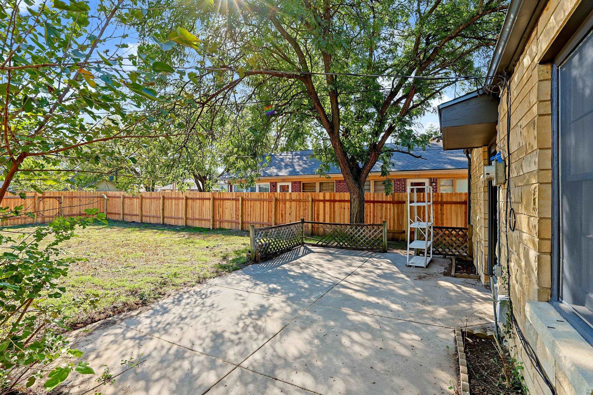 226 S Fern Property Photo 29