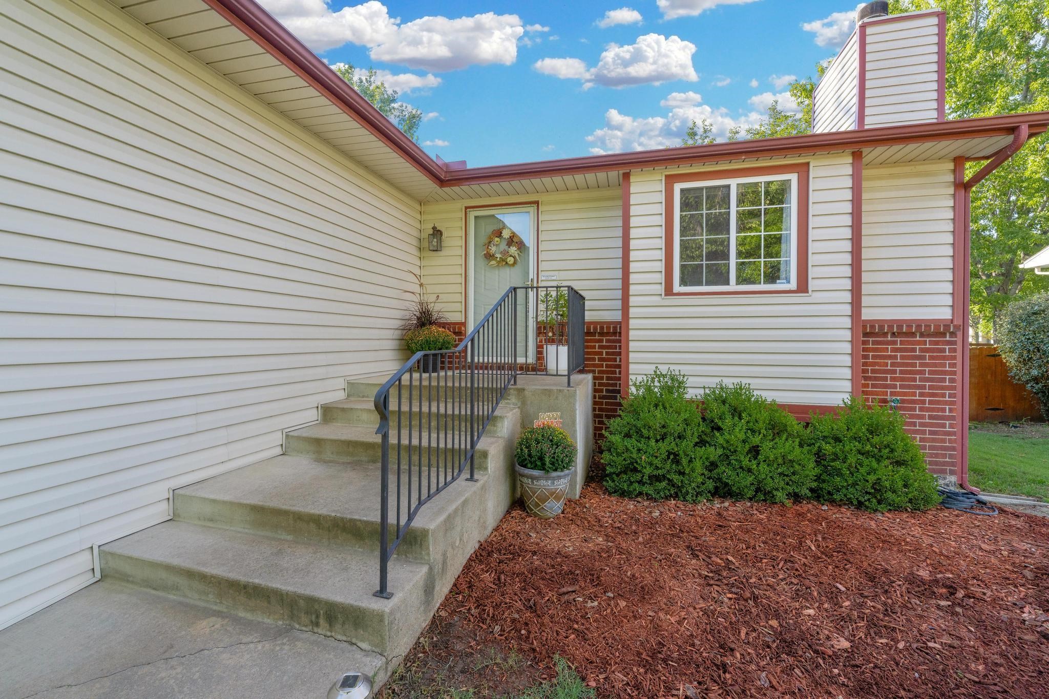 1206 N Manchester Ct Property Photo 4