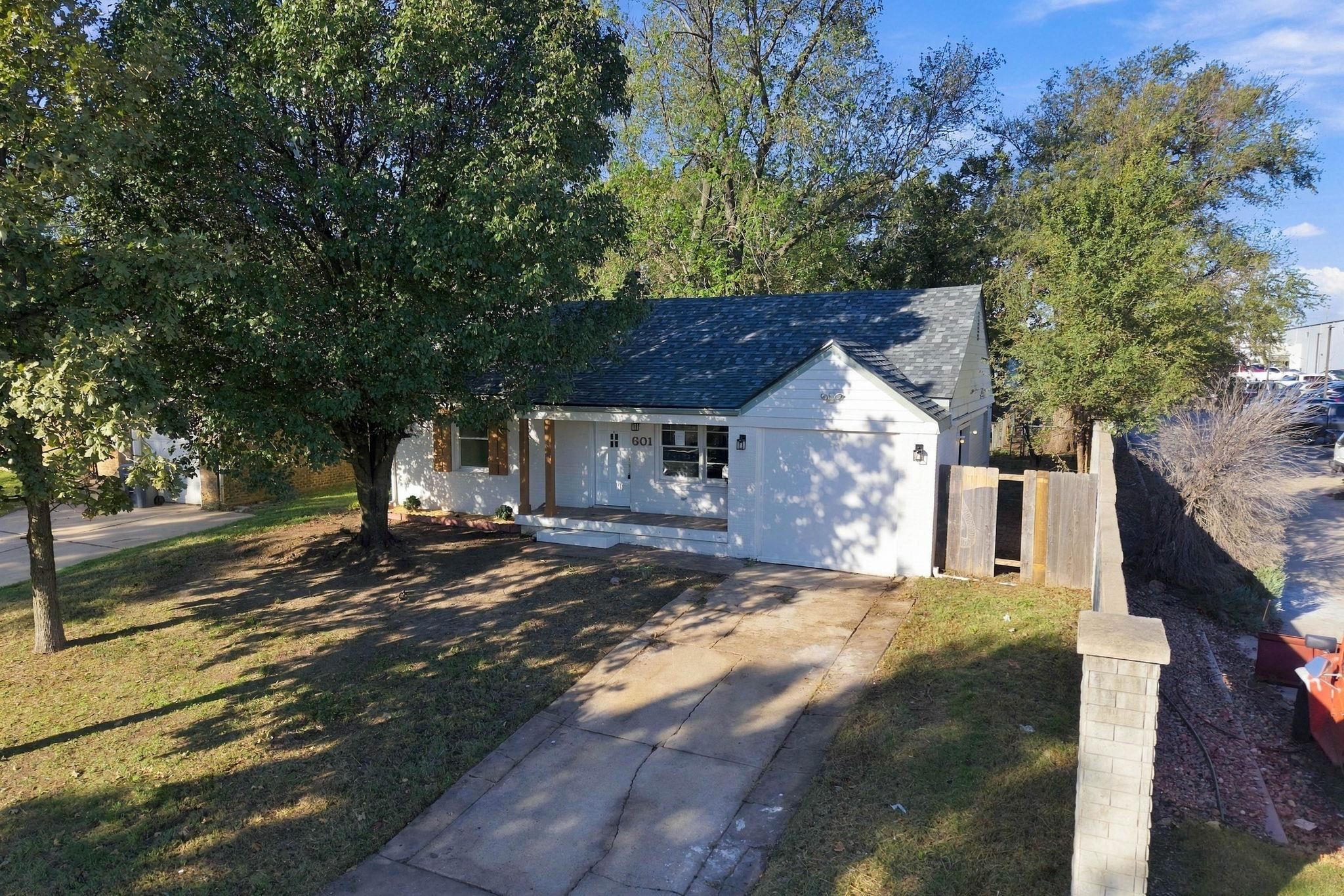 601 S Calhoun Property Photo 2