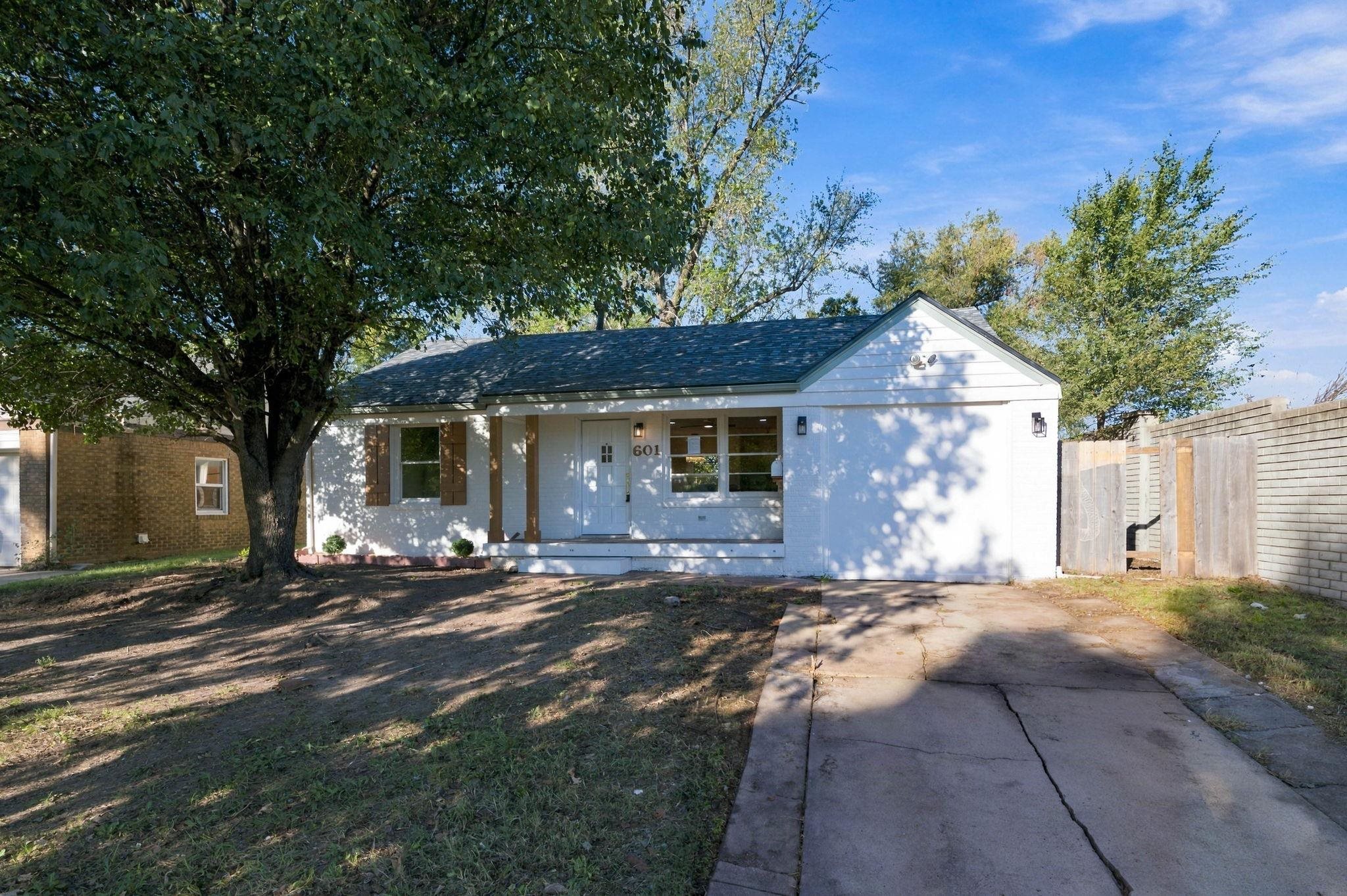 601 S Calhoun Property Photo 3