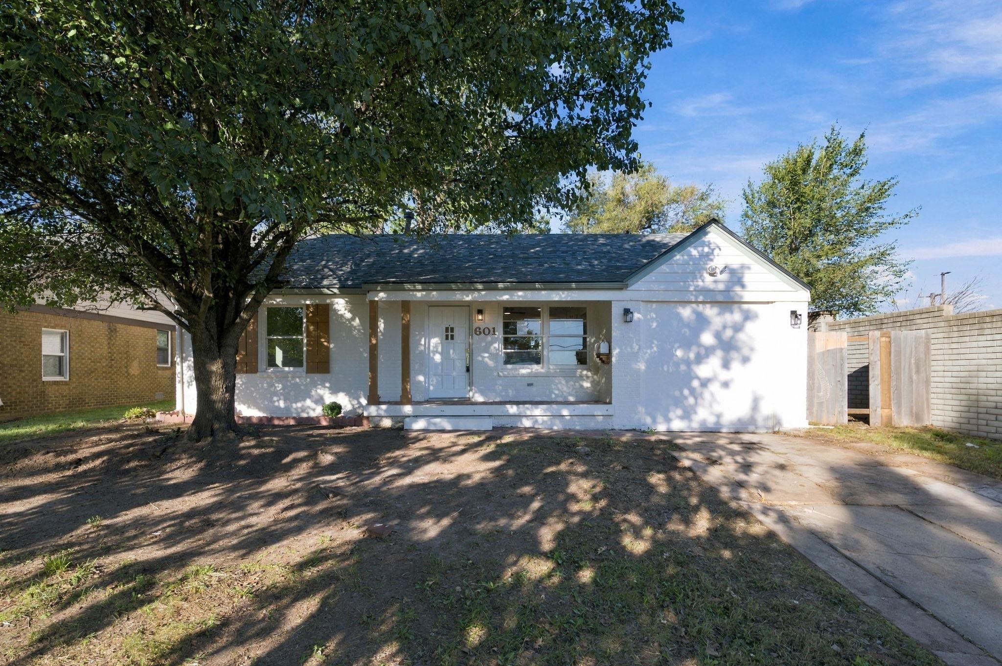 601 S Calhoun Property Photo 3
