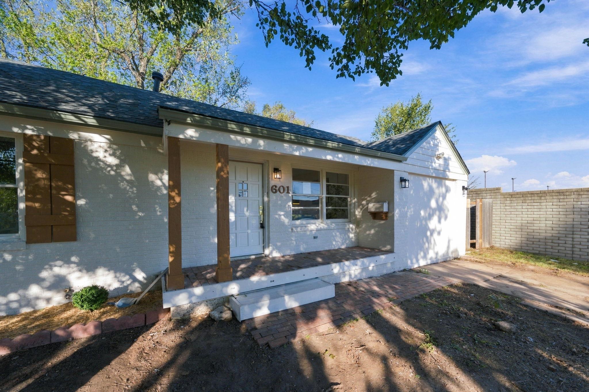 601 S Calhoun Property Photo 5