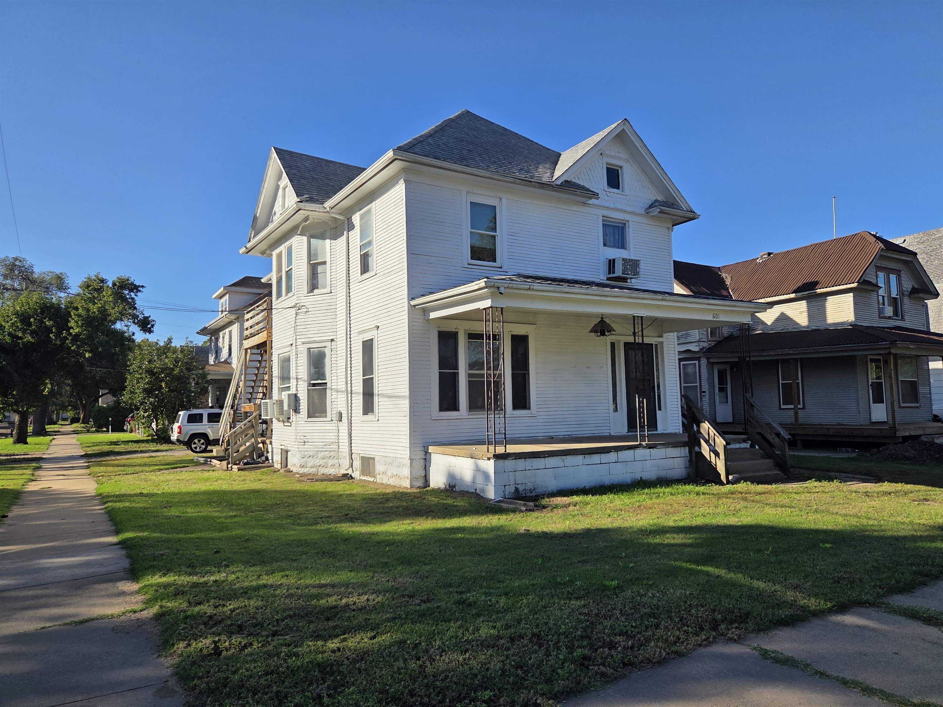 601 W Iron Ave Property Photo 2