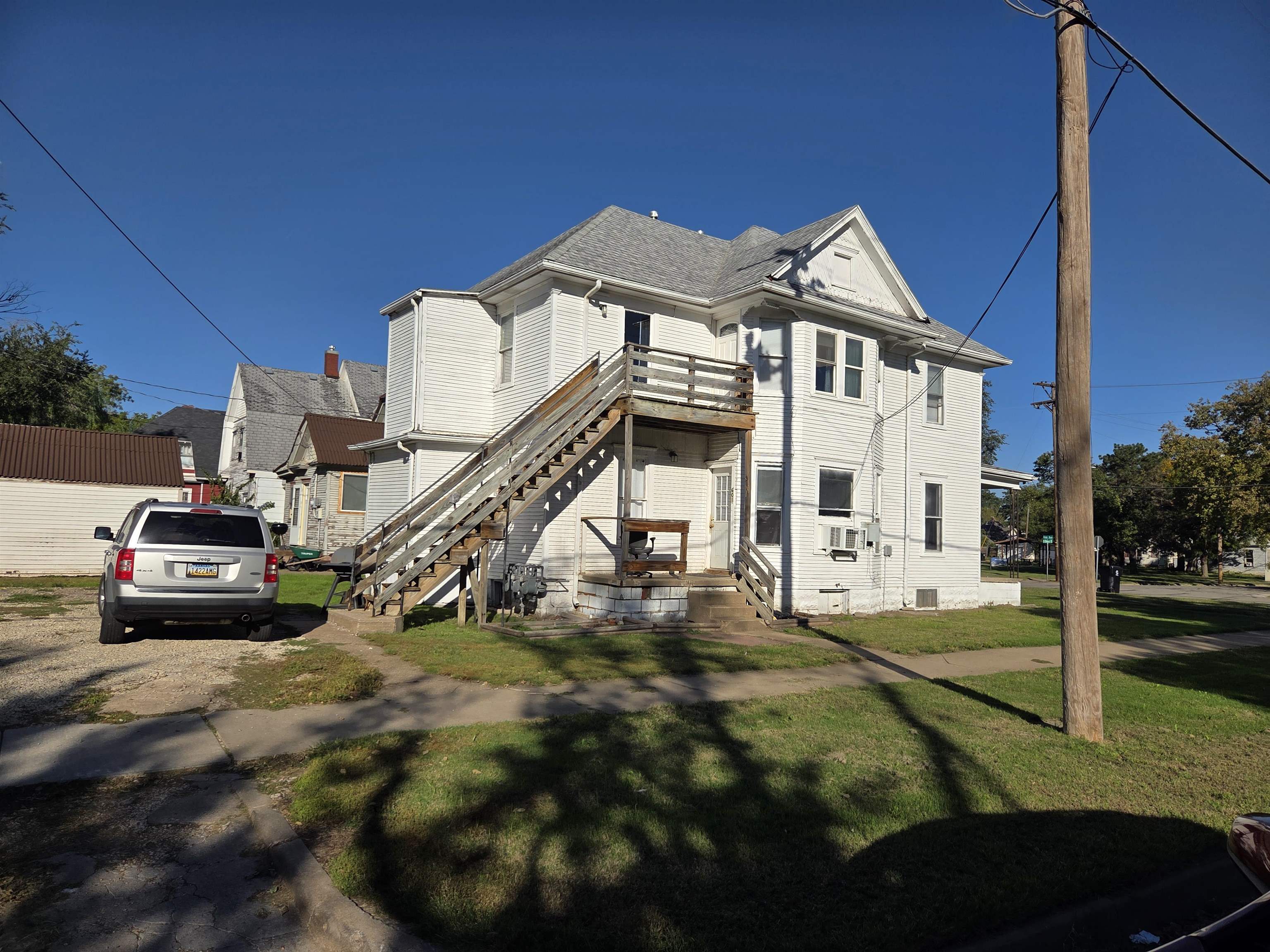 601 W Iron Ave Property Photo 3