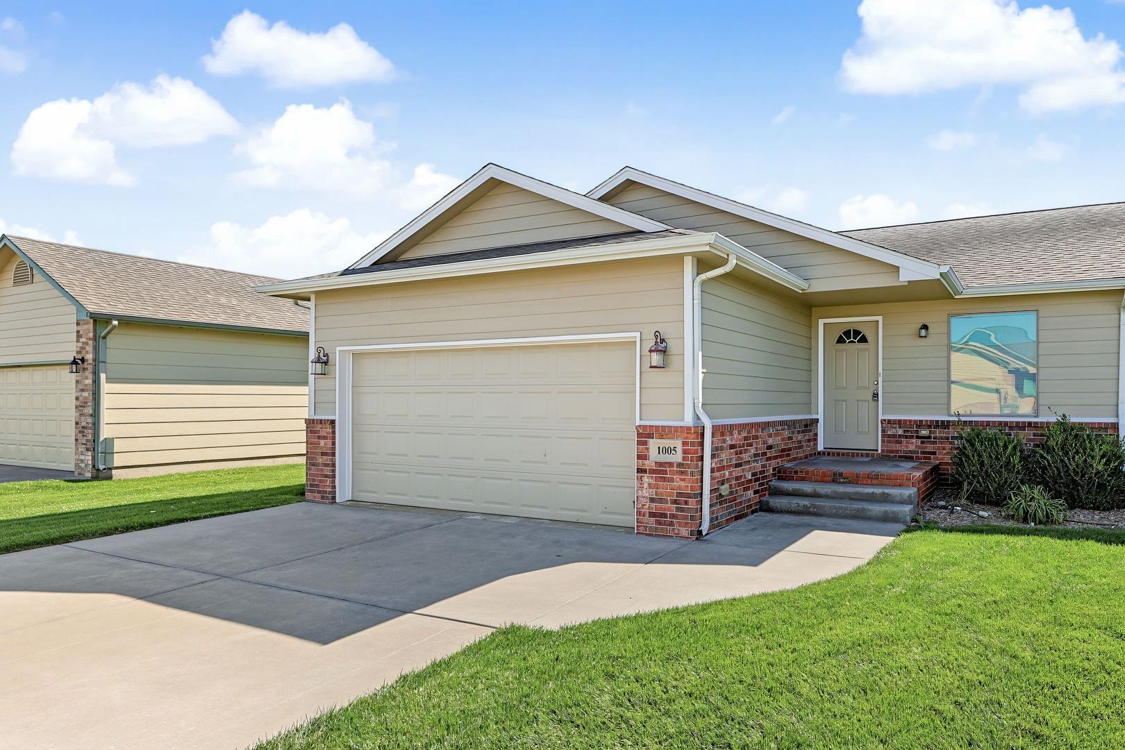 1005 Silverado Ct Property Photo 1