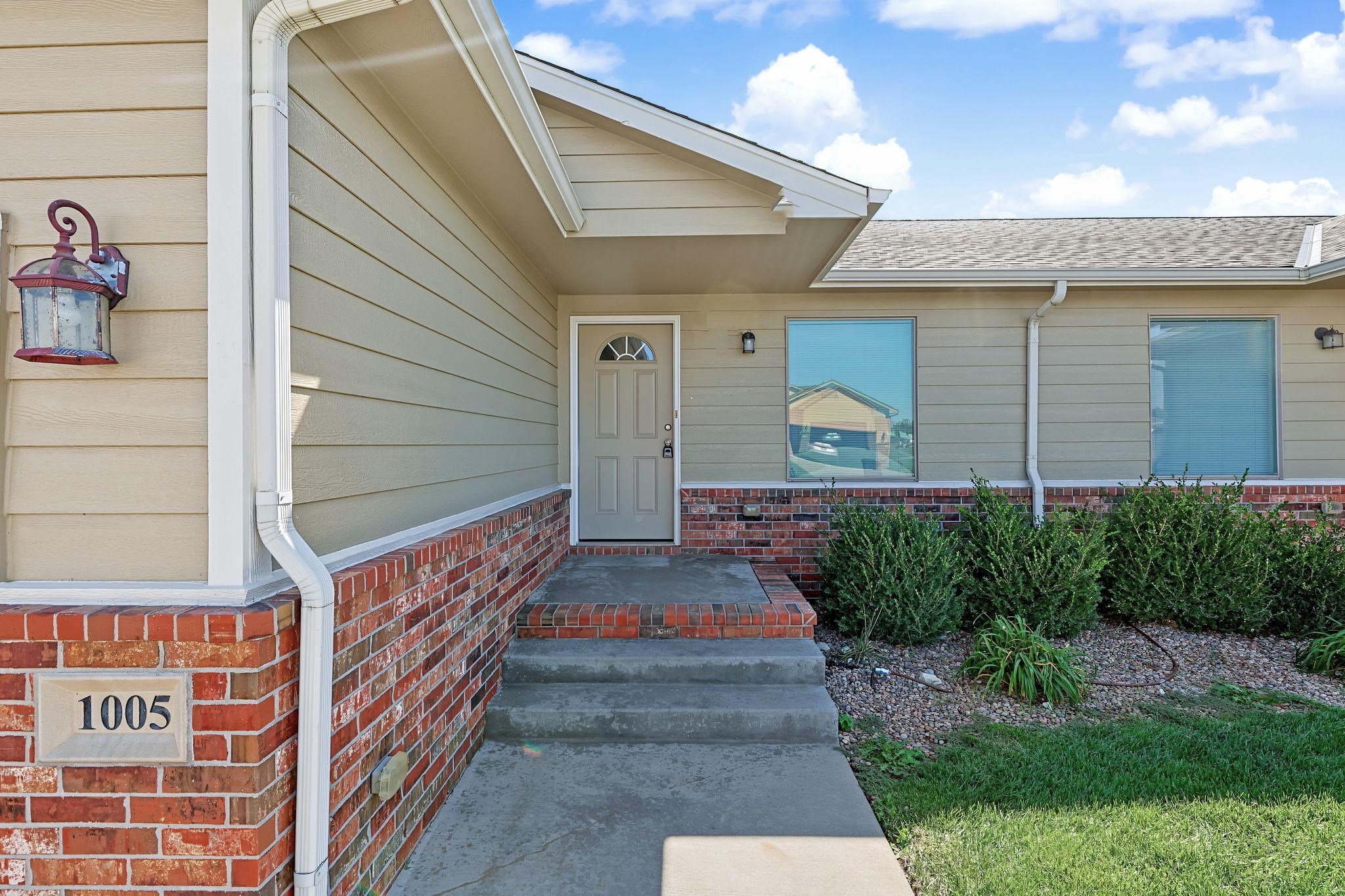 1005 Silverado Ct Property Photo 2