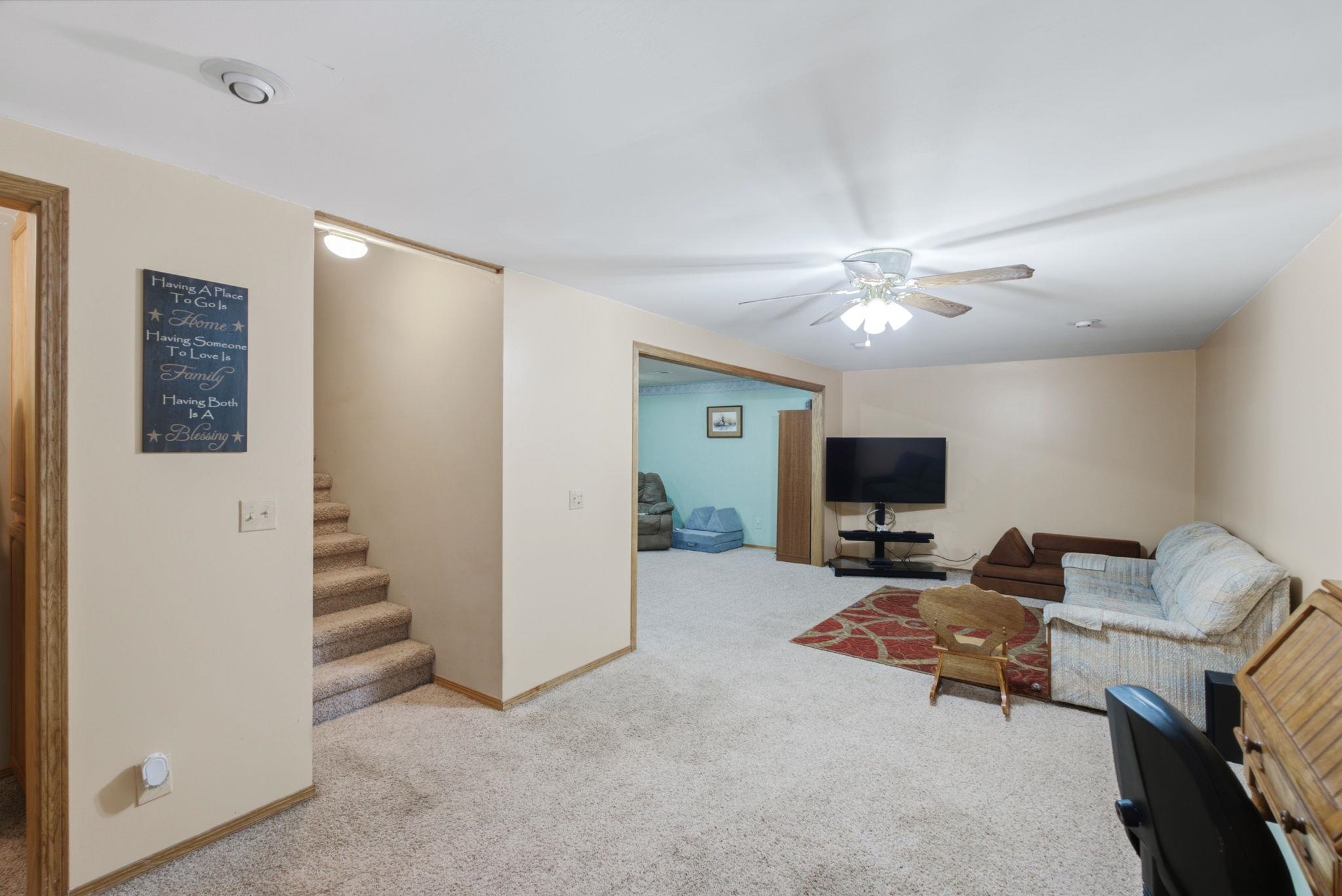 605 S Spruce Property Photo 4