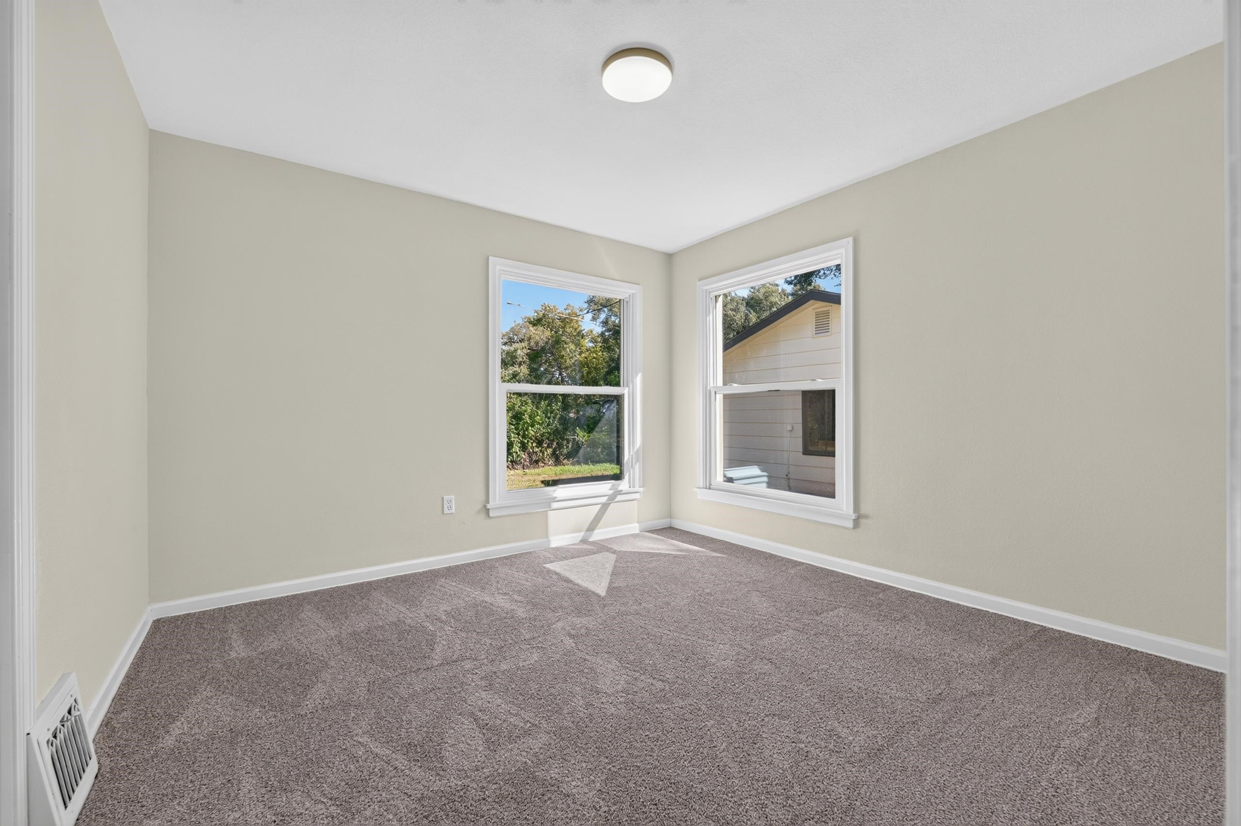 3426 E Navajo Ln Property Photo 11