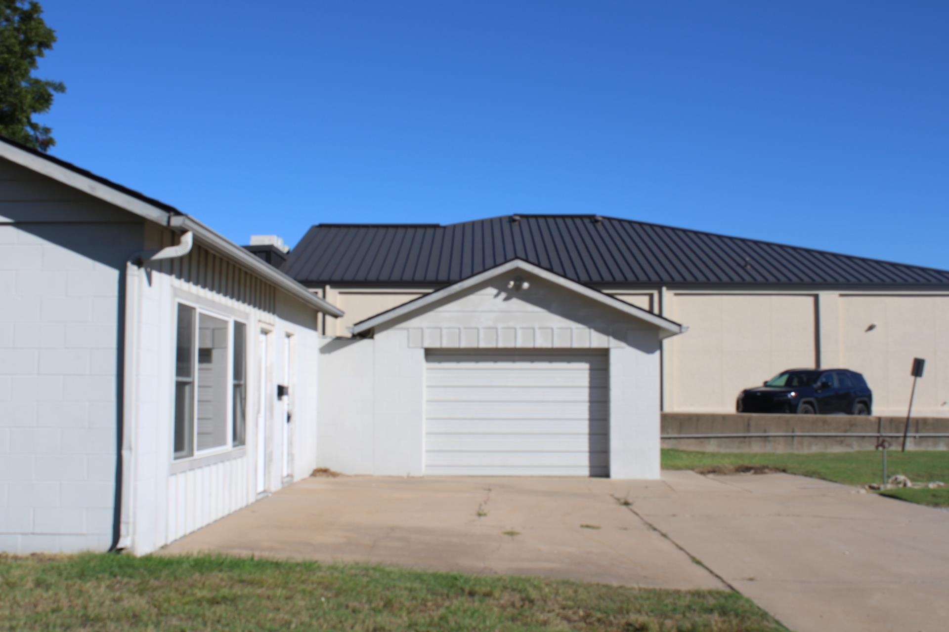 1521 Main Property Photo 3