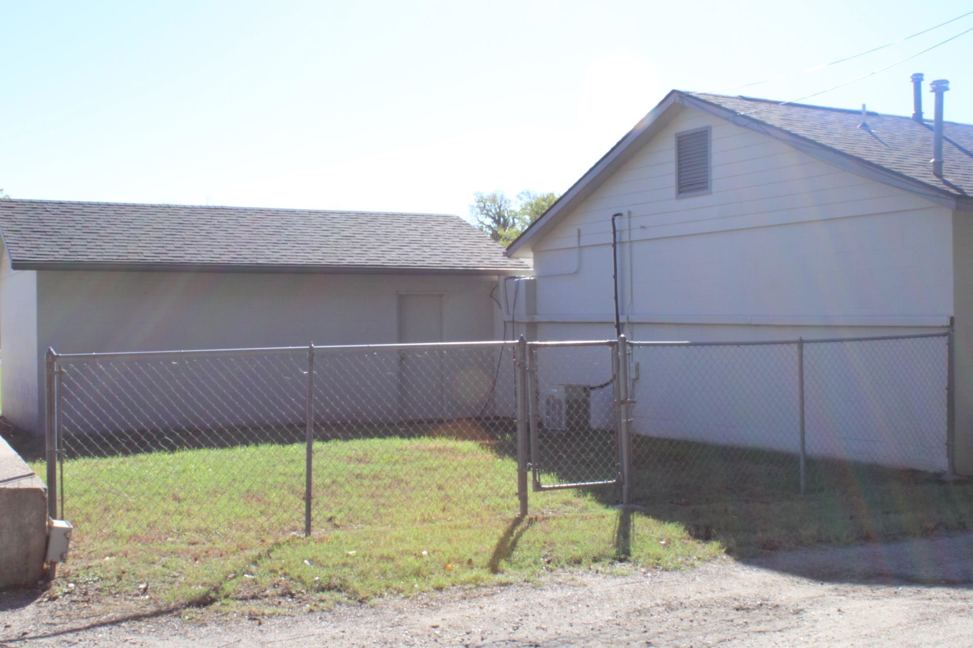 1521 Main Property Photo 4