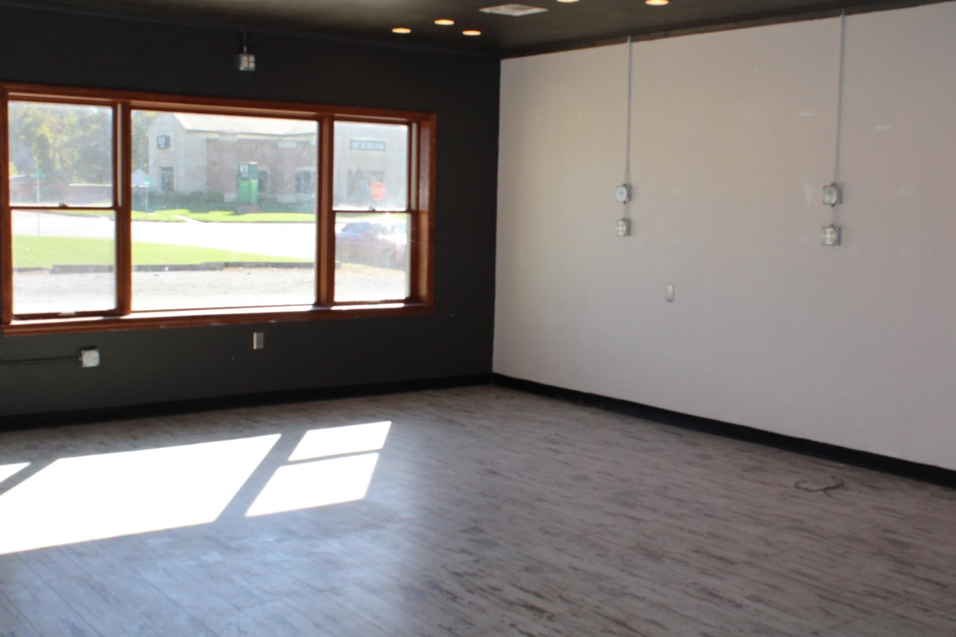 1521 Main Property Photo 9