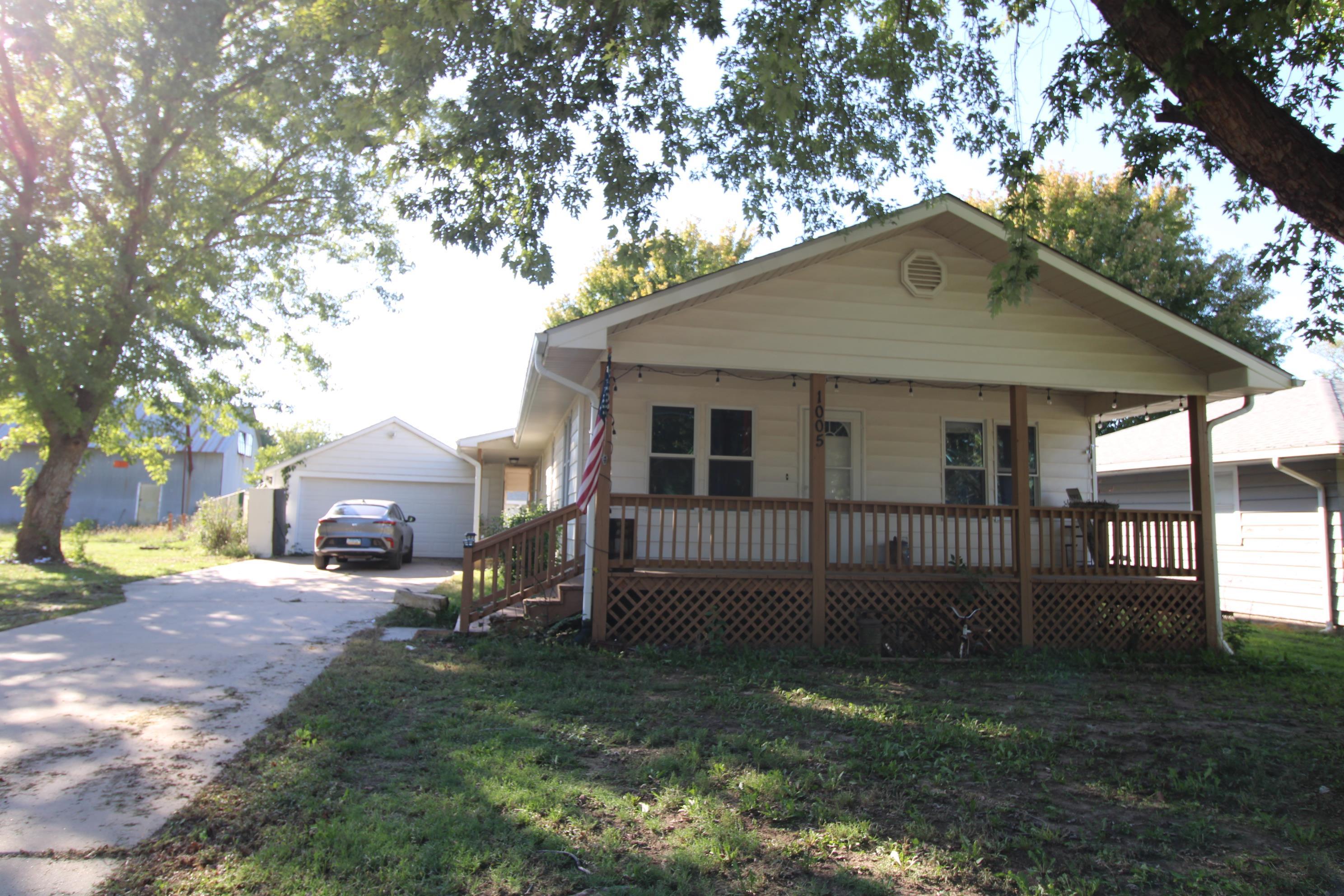 1005 N Denver St Property Photo 1