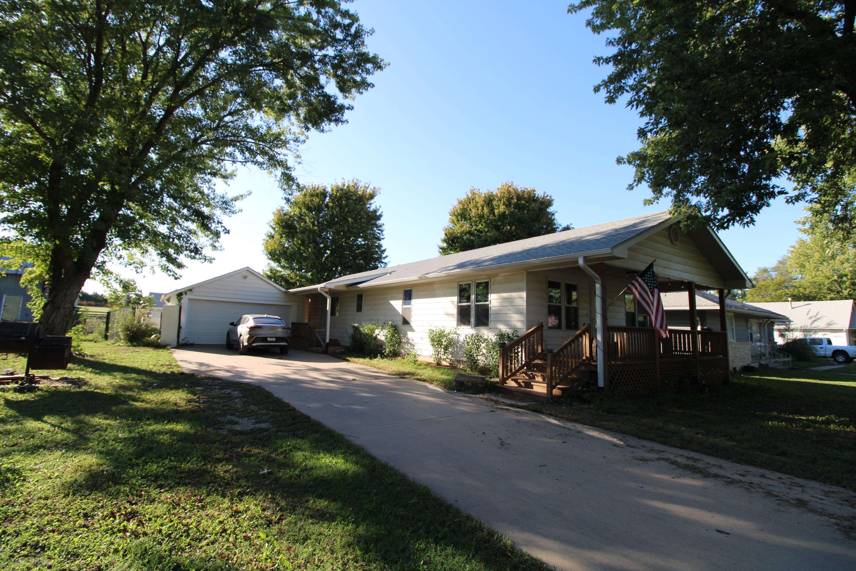 1005 N Denver St Property Photo 6