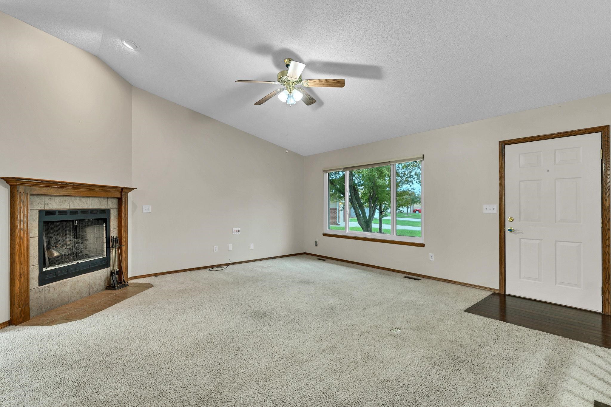 1851 E Autumn Cir Property Photo 4