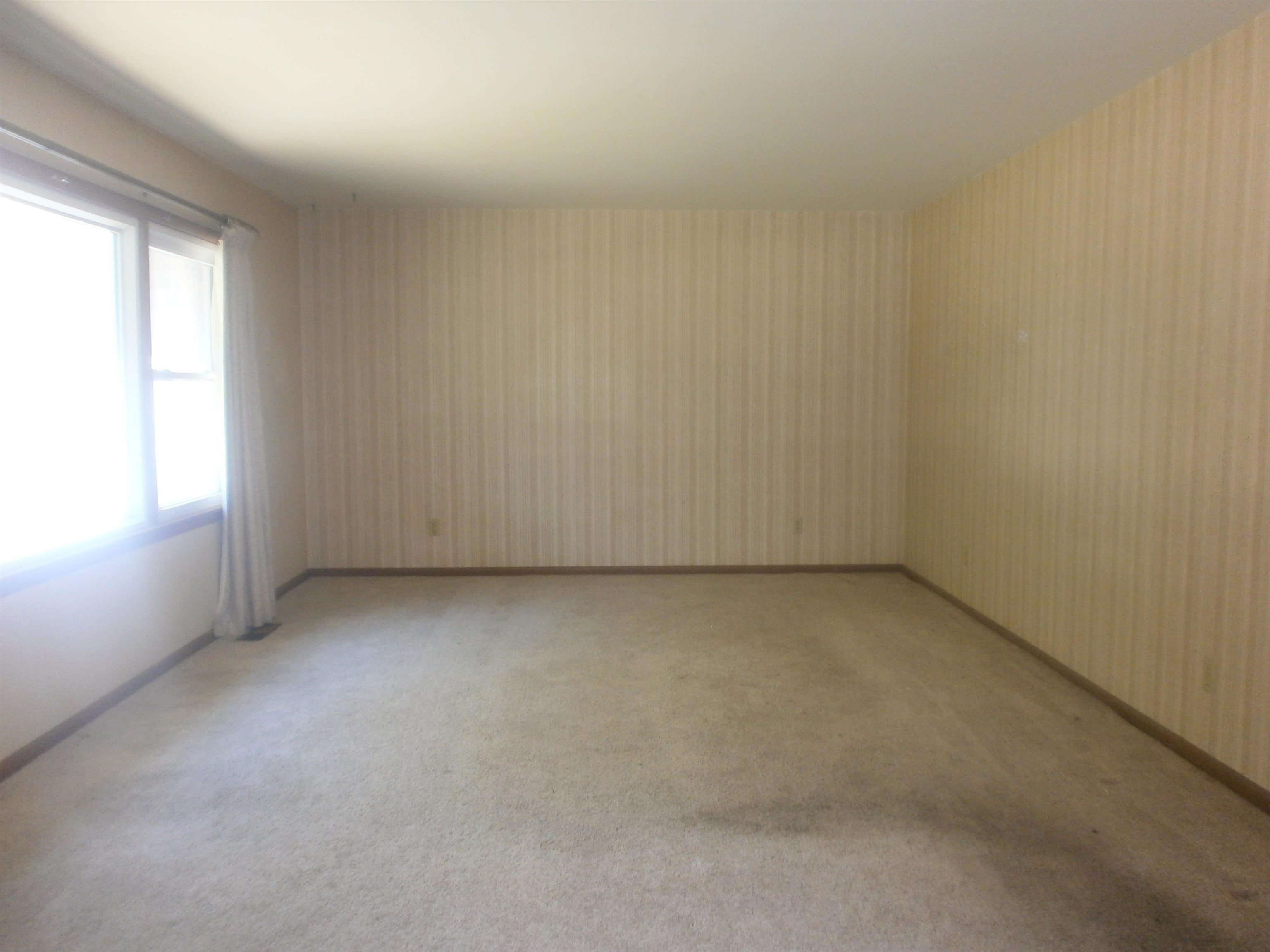 1426 N Walnut St Property Photo 3
