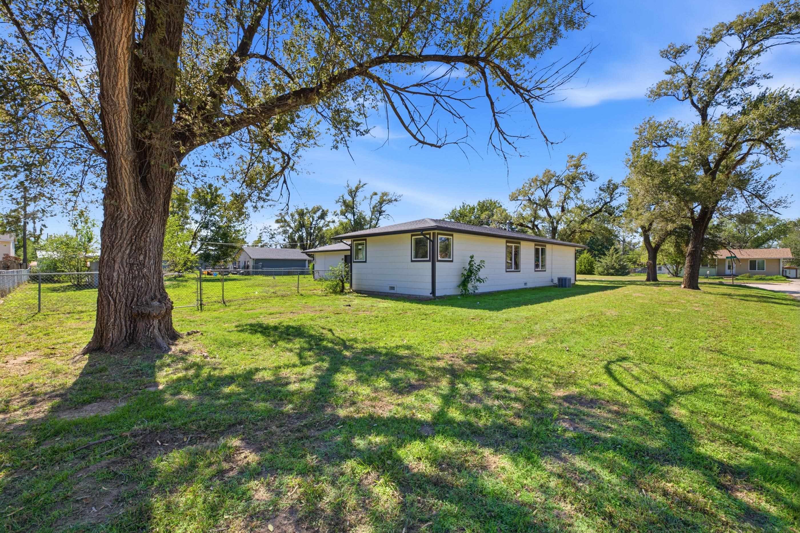 716 N Boyd Property Photo 5