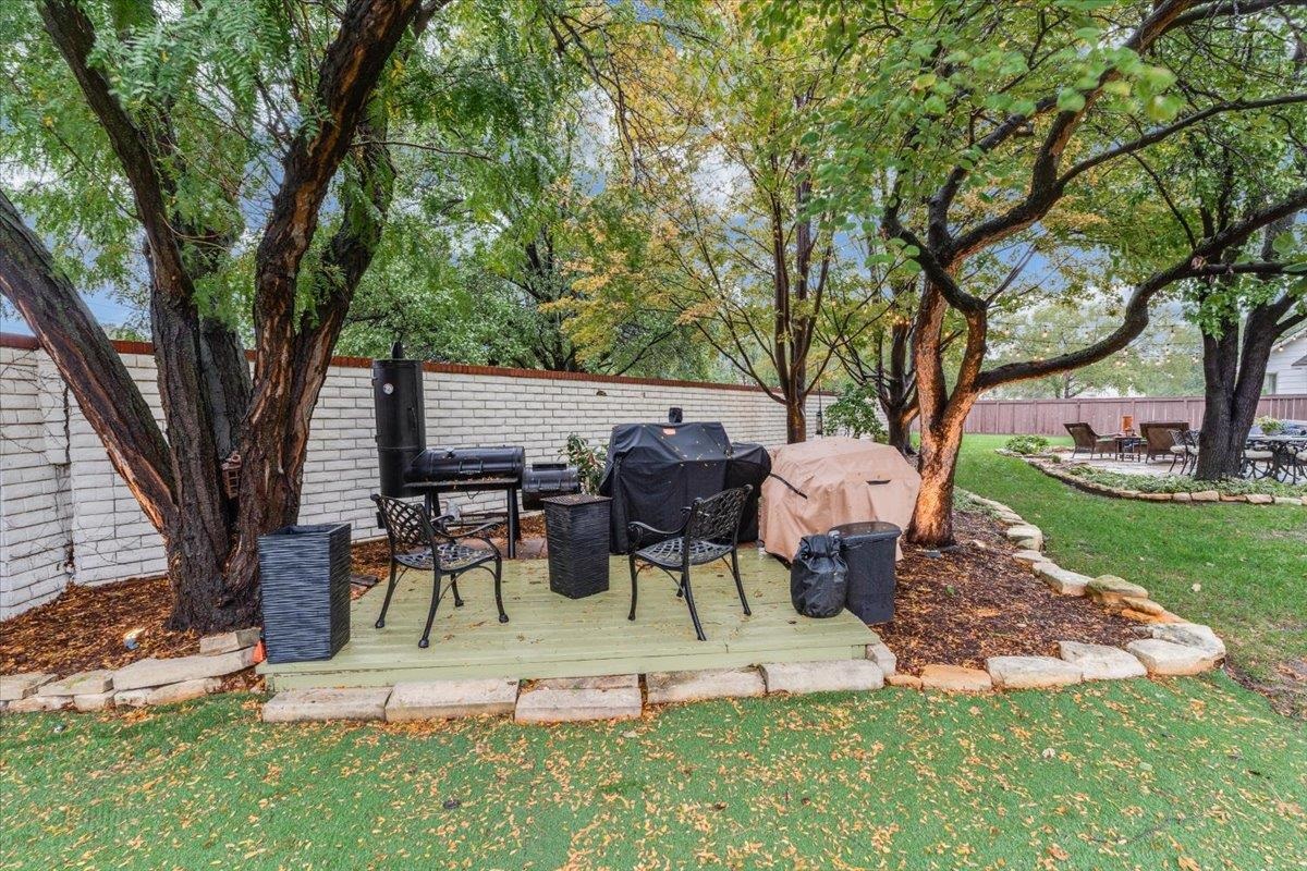 2423 N Vinegate Property Photo 32