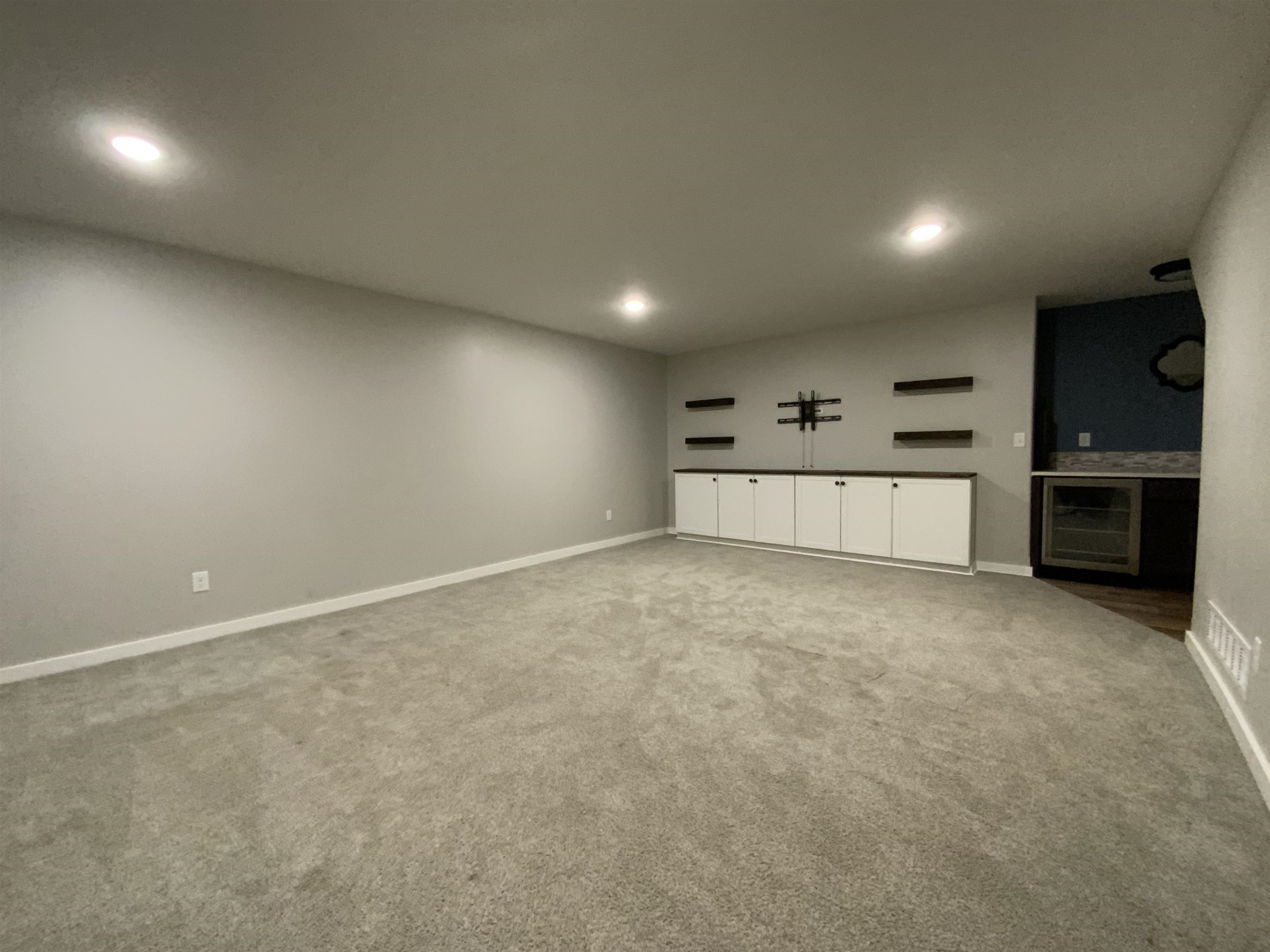 2318 S Chateau St Property Photo 10