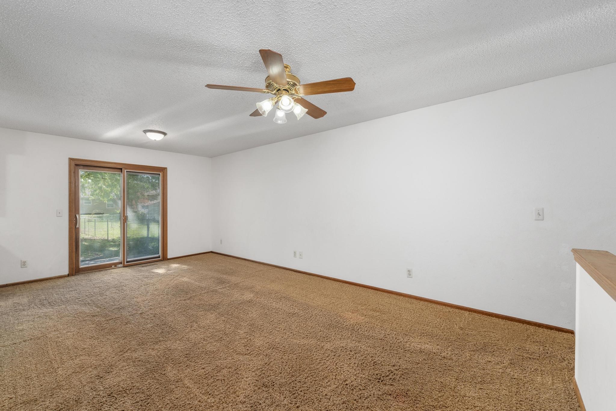 9425/9427 E Longlake Property Photo 4