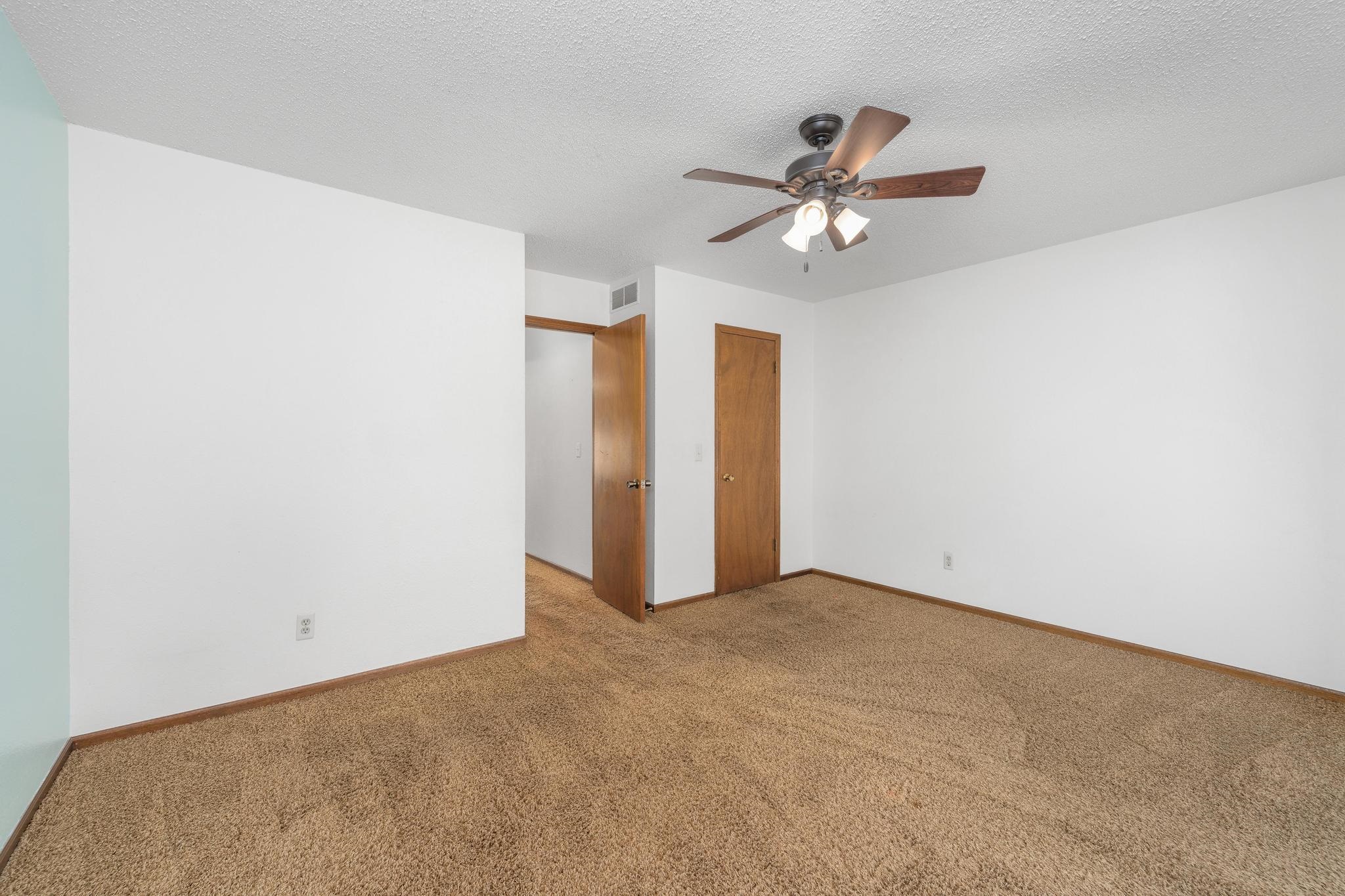 9425/9427 E Longlake Property Photo 10
